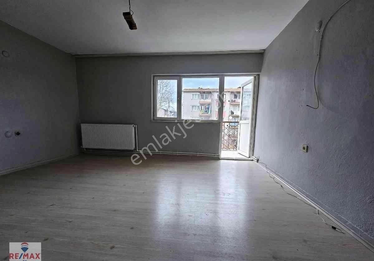 Remax Hür'den Adapazarı Ozanlar'da Ara Kat Kiralık Daire - Görsel 17