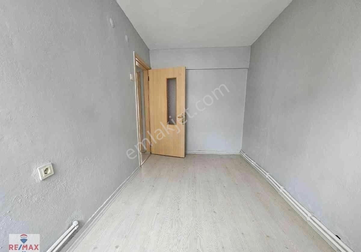 Remax Hür'den Adapazarı Ozanlar'da Ara Kat Kiralık Daire - Görsel 6