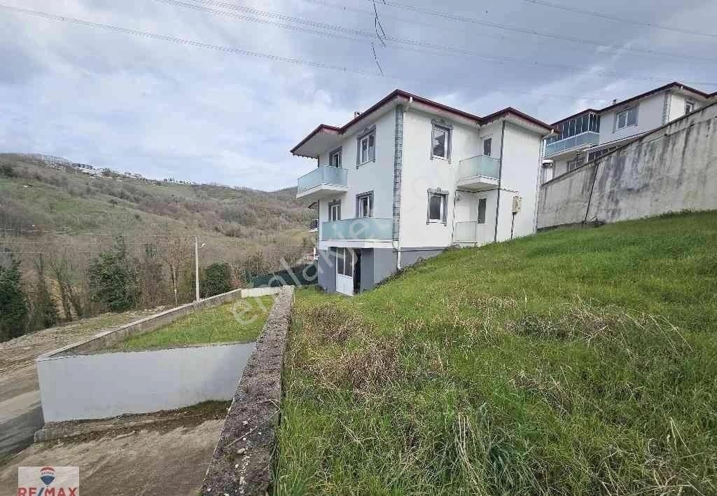 Remax'dan Esentepe'de Göl Manzaralı Sıte İçı Satılık 5+1 Vılla - Görsel 8