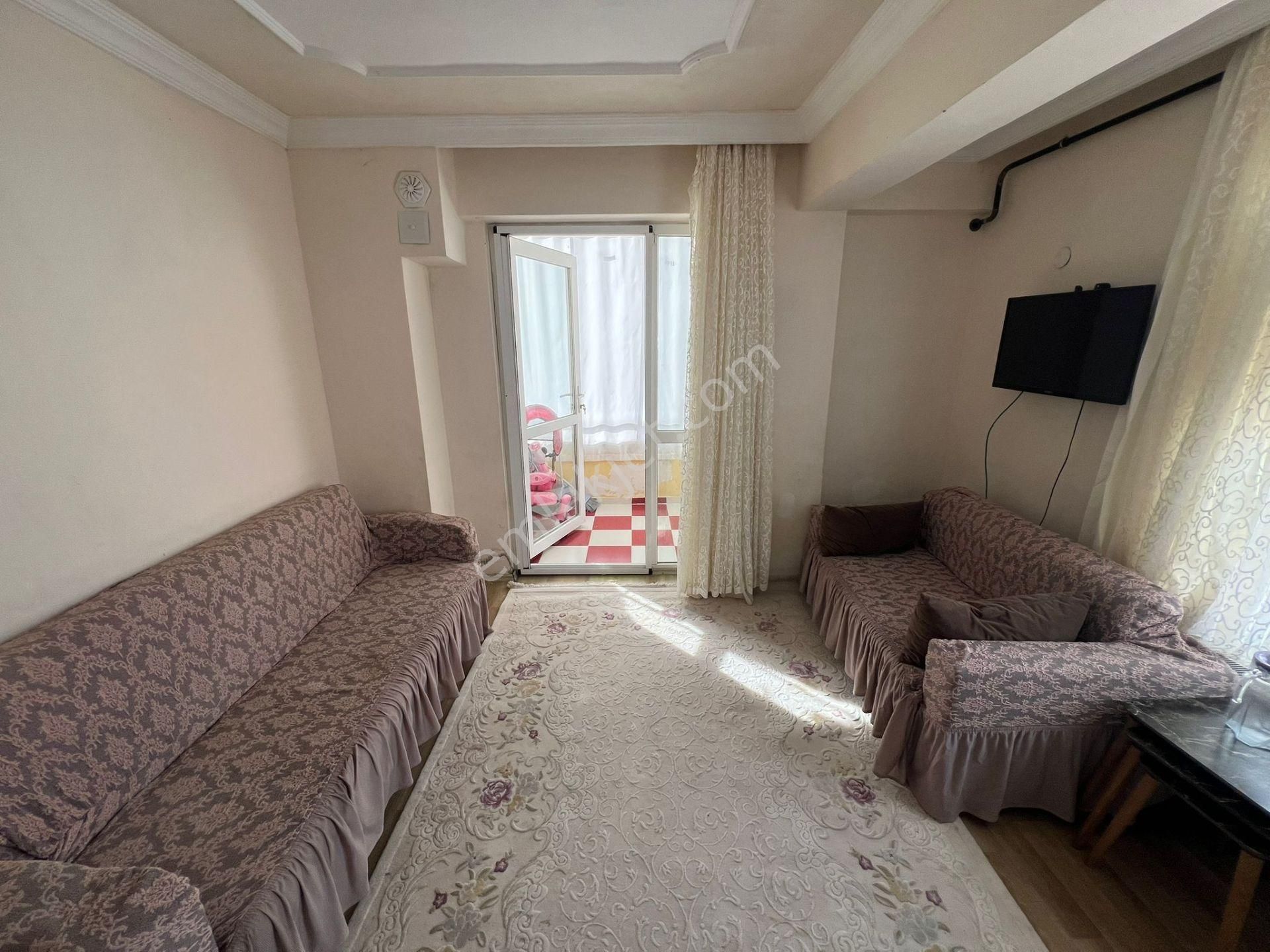 Karasu Gazi Okul Yanı Katta Eşyalı Kombili 2+1 Daire - Görsel 3