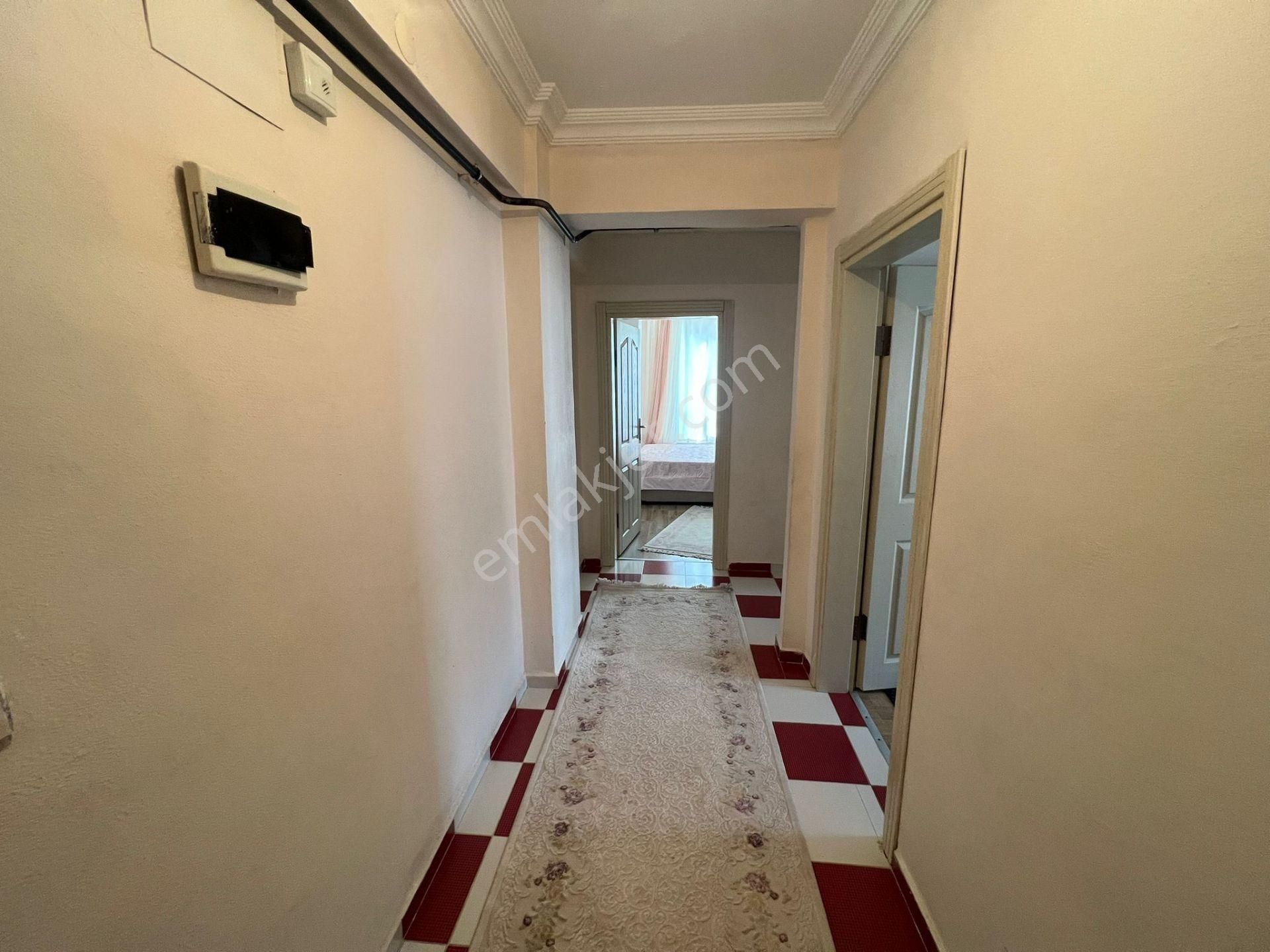 Karasu Gazi Okul Yanı Katta Eşyalı Kombili 2+1 Daire - Görsel 13