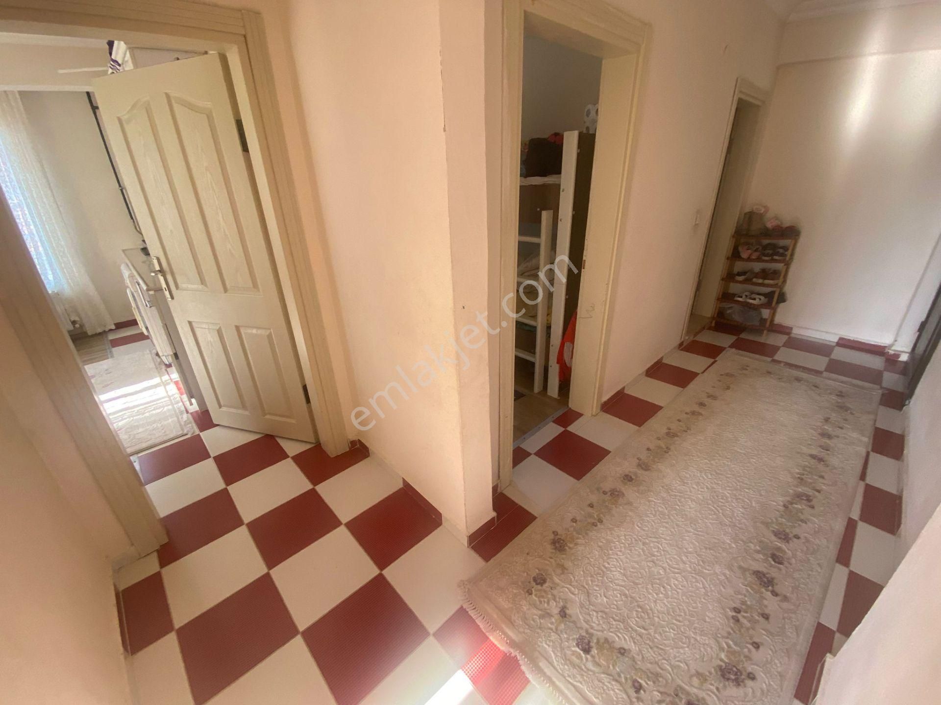 Karasu Gazi Okul Yanı Katta Eşyalı Kombili 2+1 Daire - Görsel 10