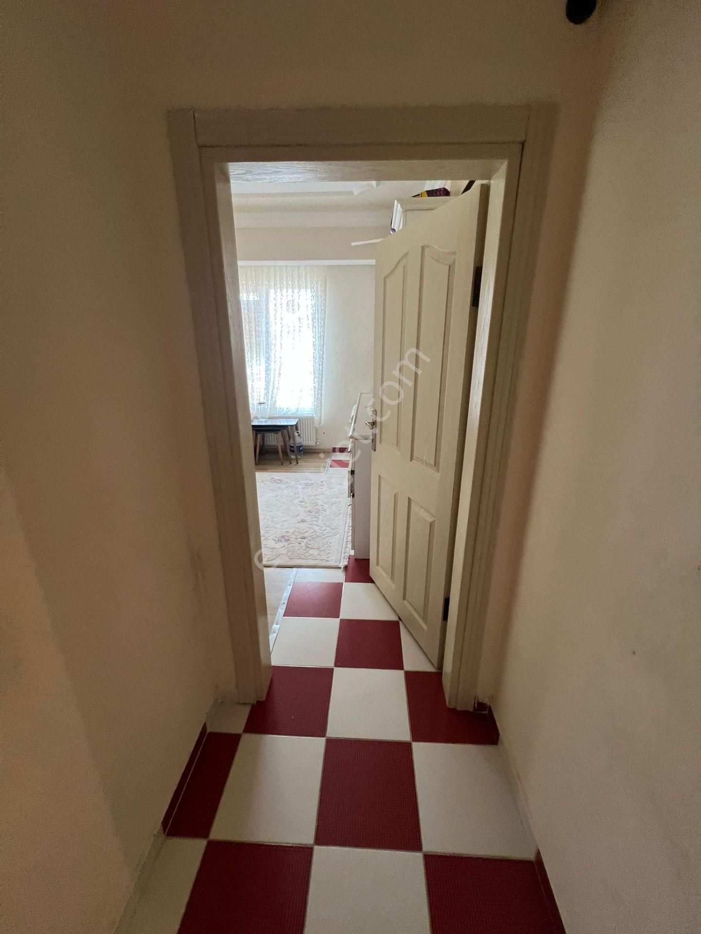 Karasu Gazi Okul Yanı Katta Eşyalı Kombili 2+1 Daire - Görsel 17