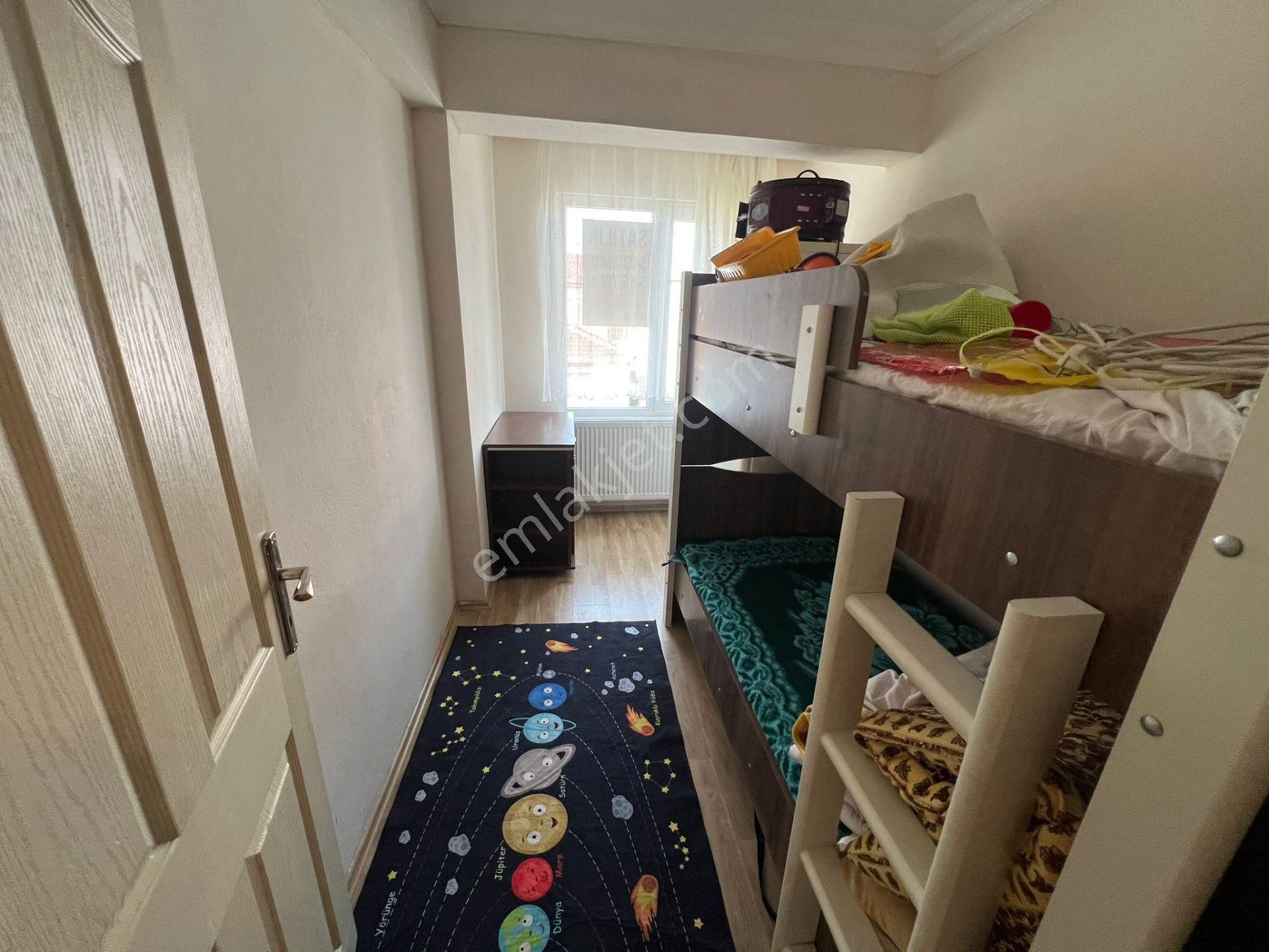 Karasu Gazi Okul Yanı Katta Eşyalı Kombili 2+1 Daire - Görsel 9
