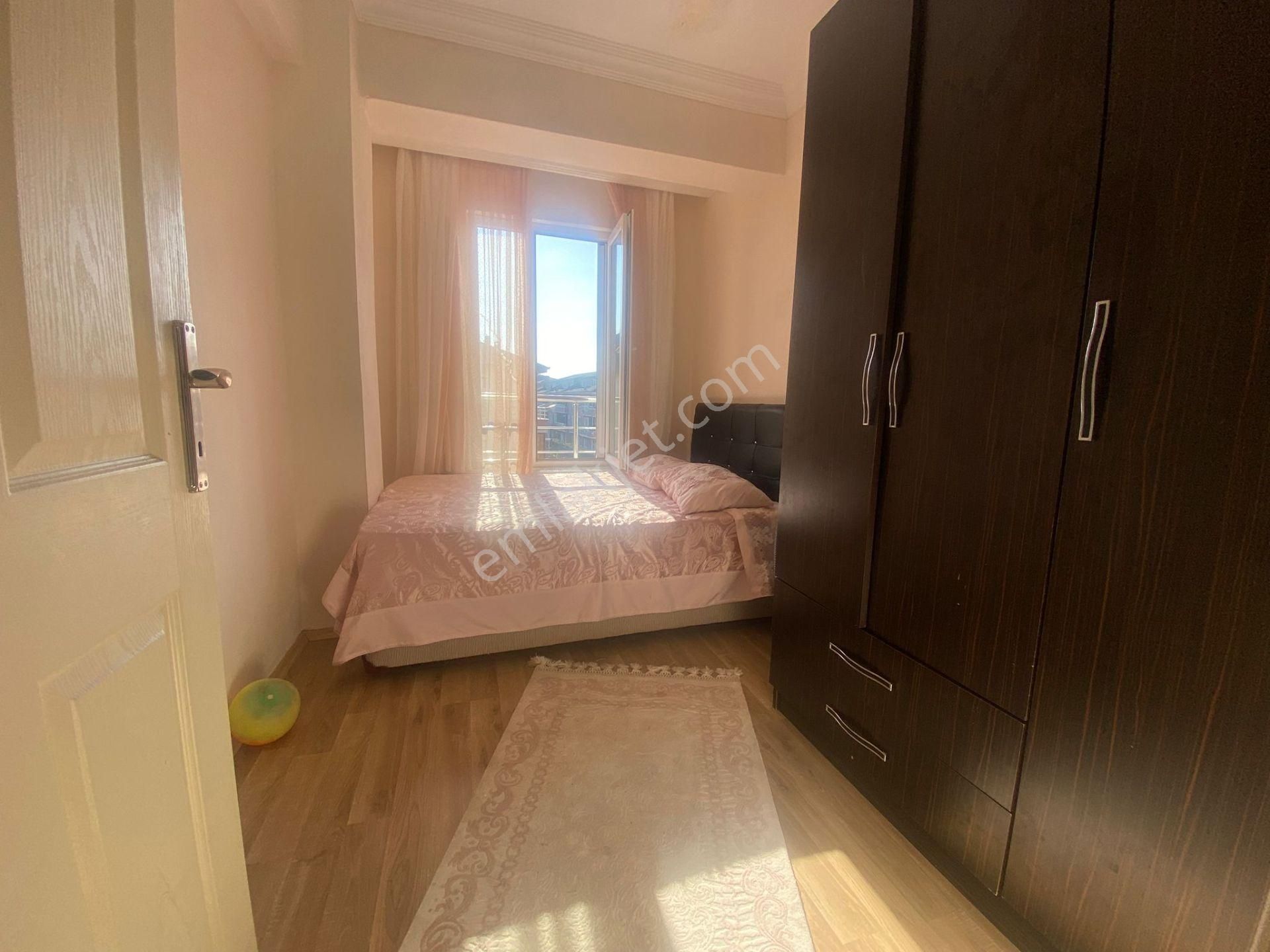 Karasu Gazi Okul Yanı Katta Eşyalı Kombili 2+1 Daire - Görsel 5
