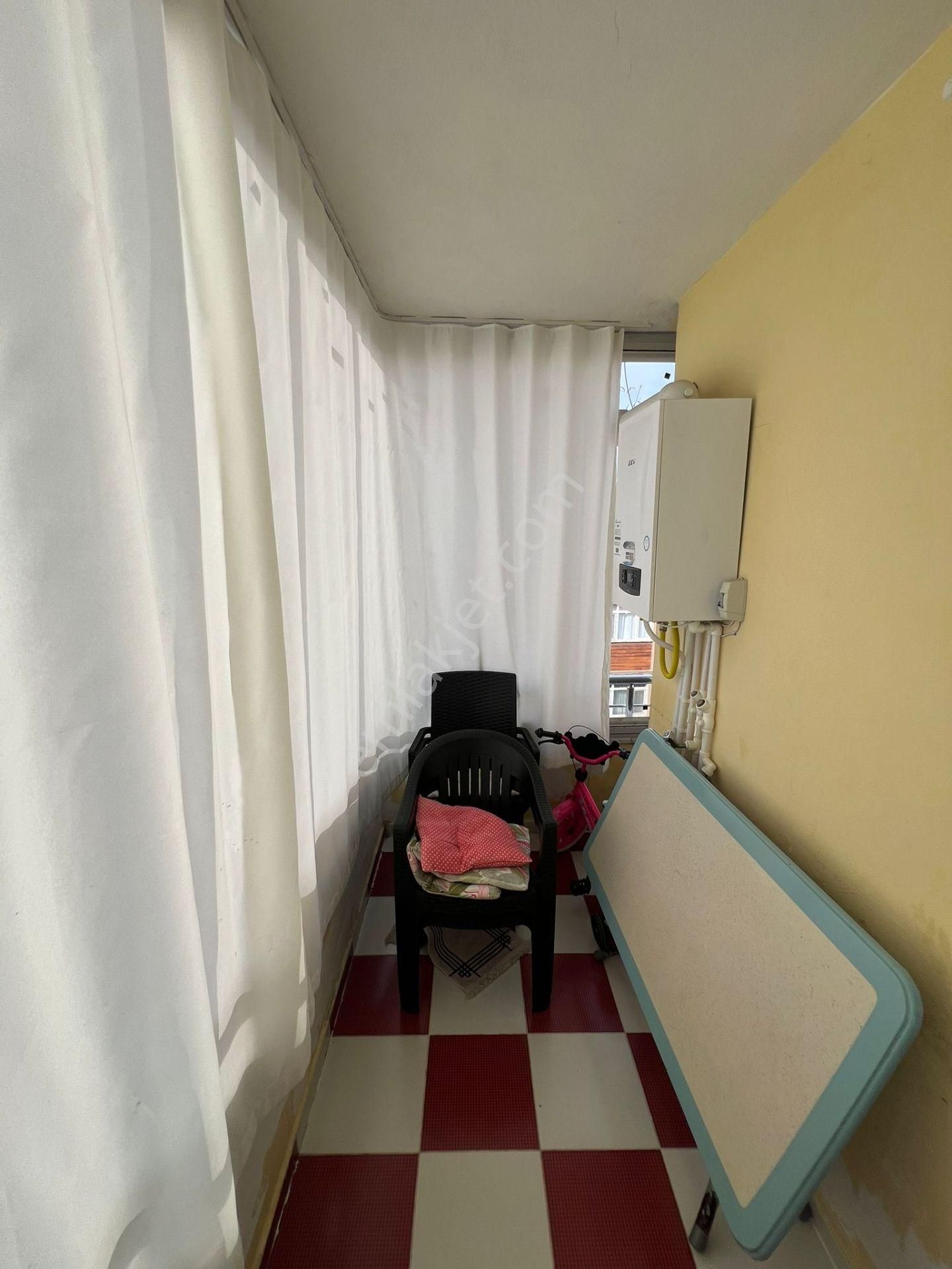 Karasu Gazi Okul Yanı Katta Eşyalı Kombili 2+1 Daire - Görsel 14