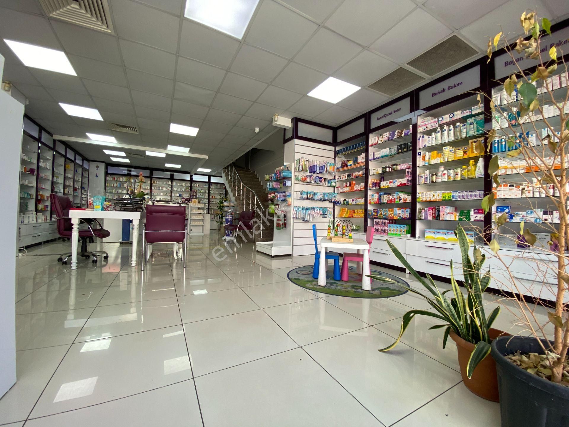 Sundera'dan 12.cadde Üzeri Kurumsal Kiracılı 3 Katlı 300 M2 Satılık İşyeri