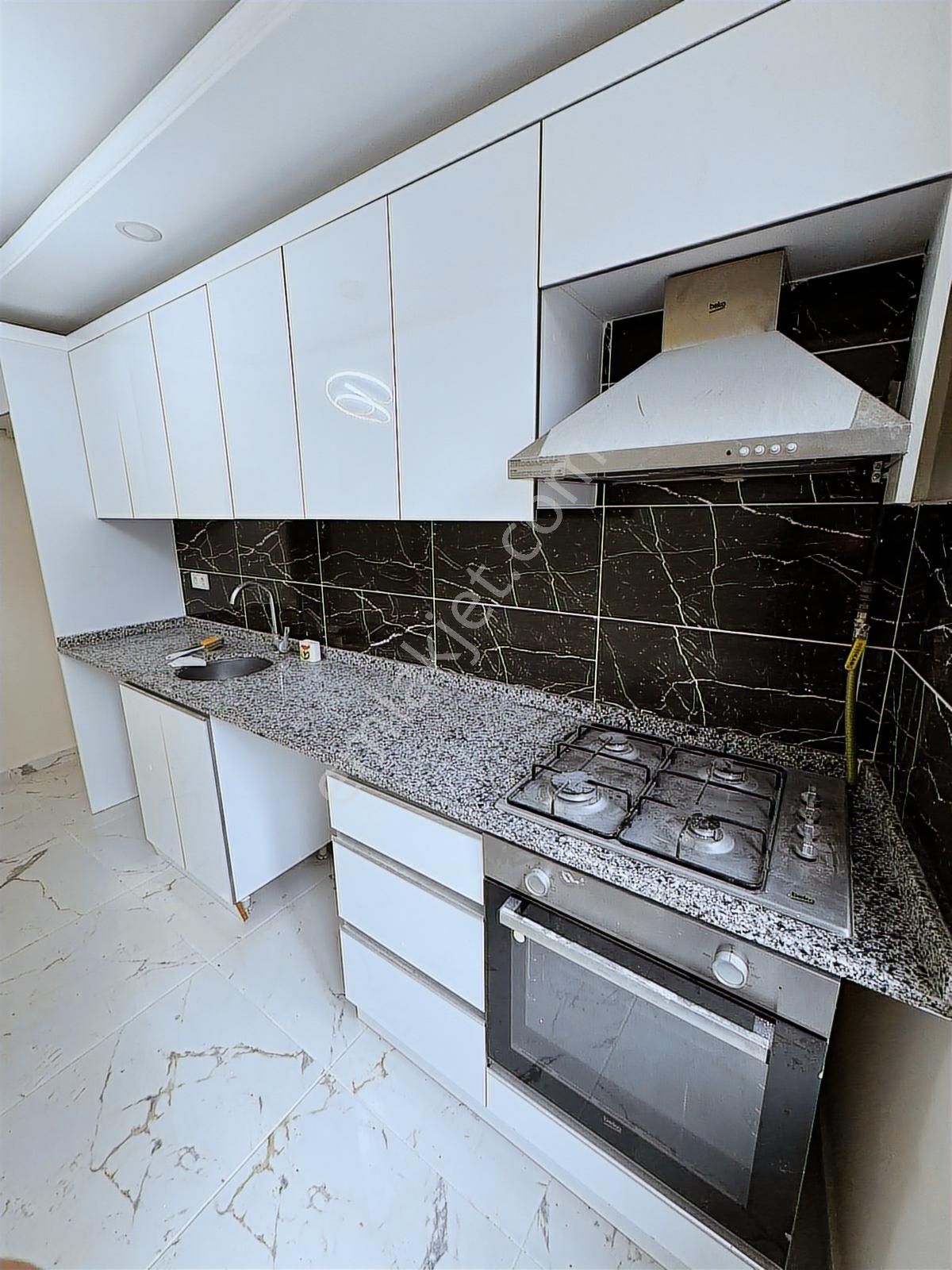 Merkezi Lokasyonda 2+1 Bahçe Kullanımlı Sıfır Kiralık Daire