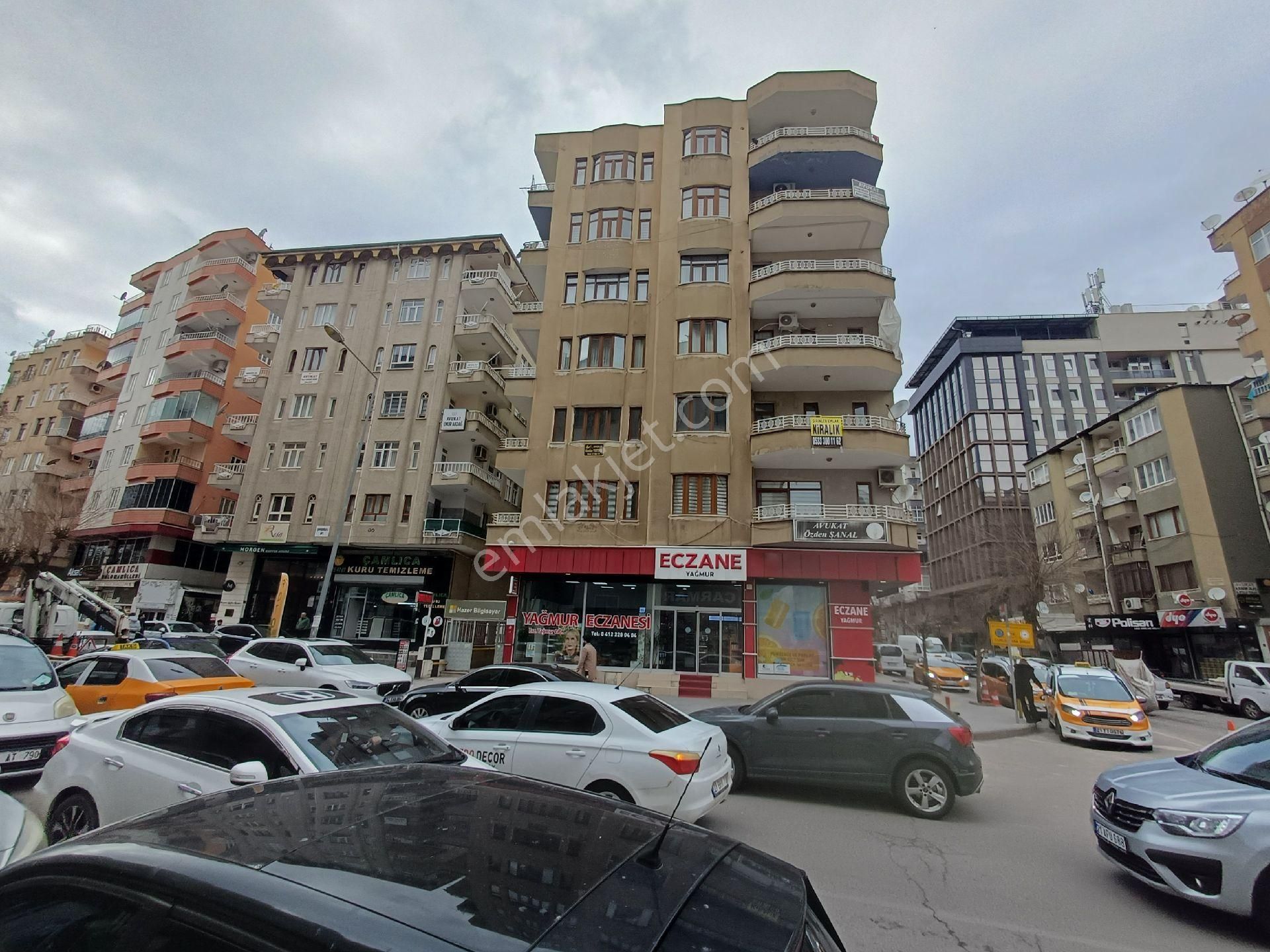 Diyarbakır Lise Caddesinde İş Yerine Uygun 3+1 Satılık Daire