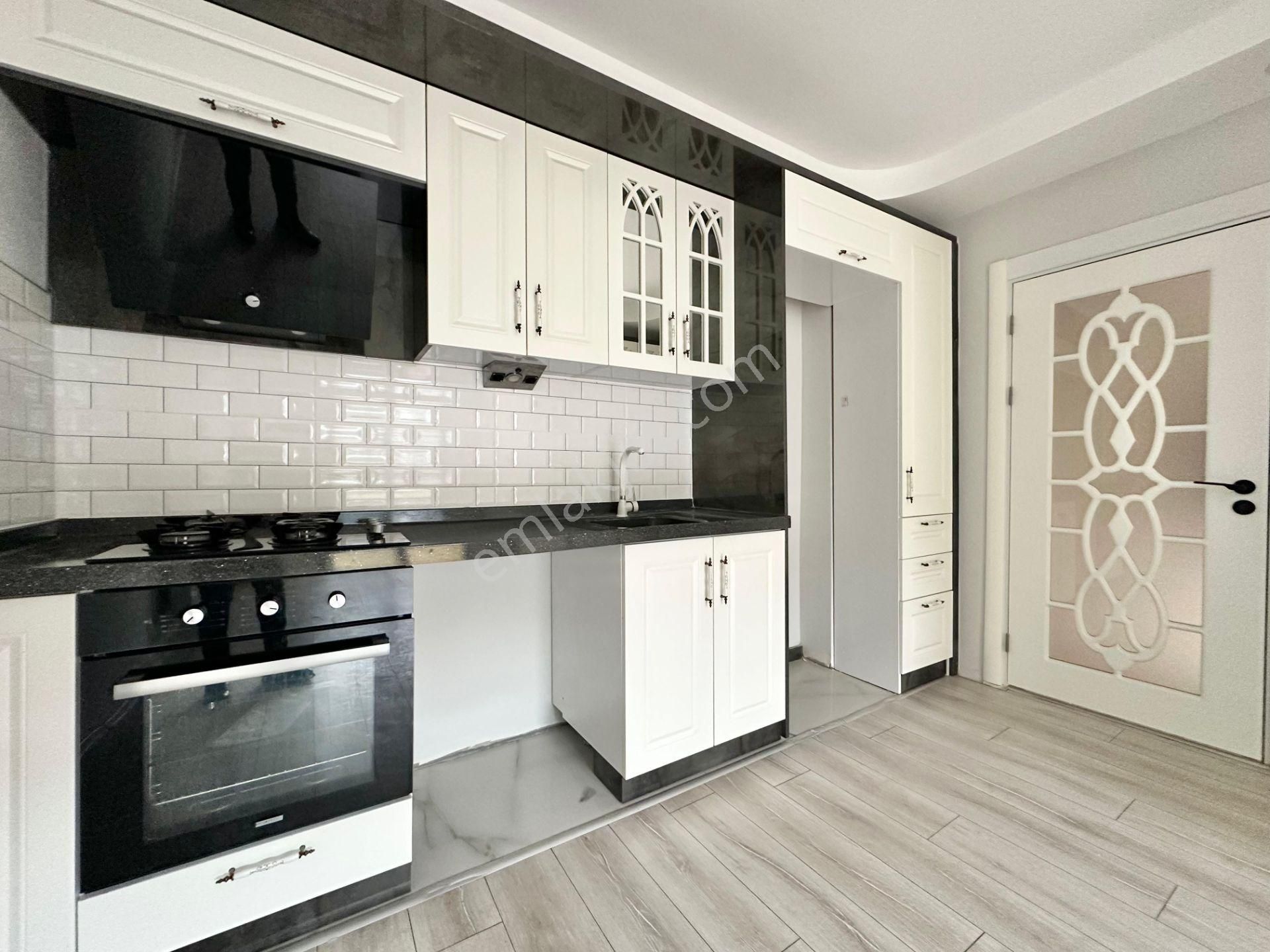 ꧁ay Emlaktan꧂akçay'da Kapalı Otoparklı Kombili Denize Yakın Asansörlü Satılık 2+1 Daire - Görsel 3