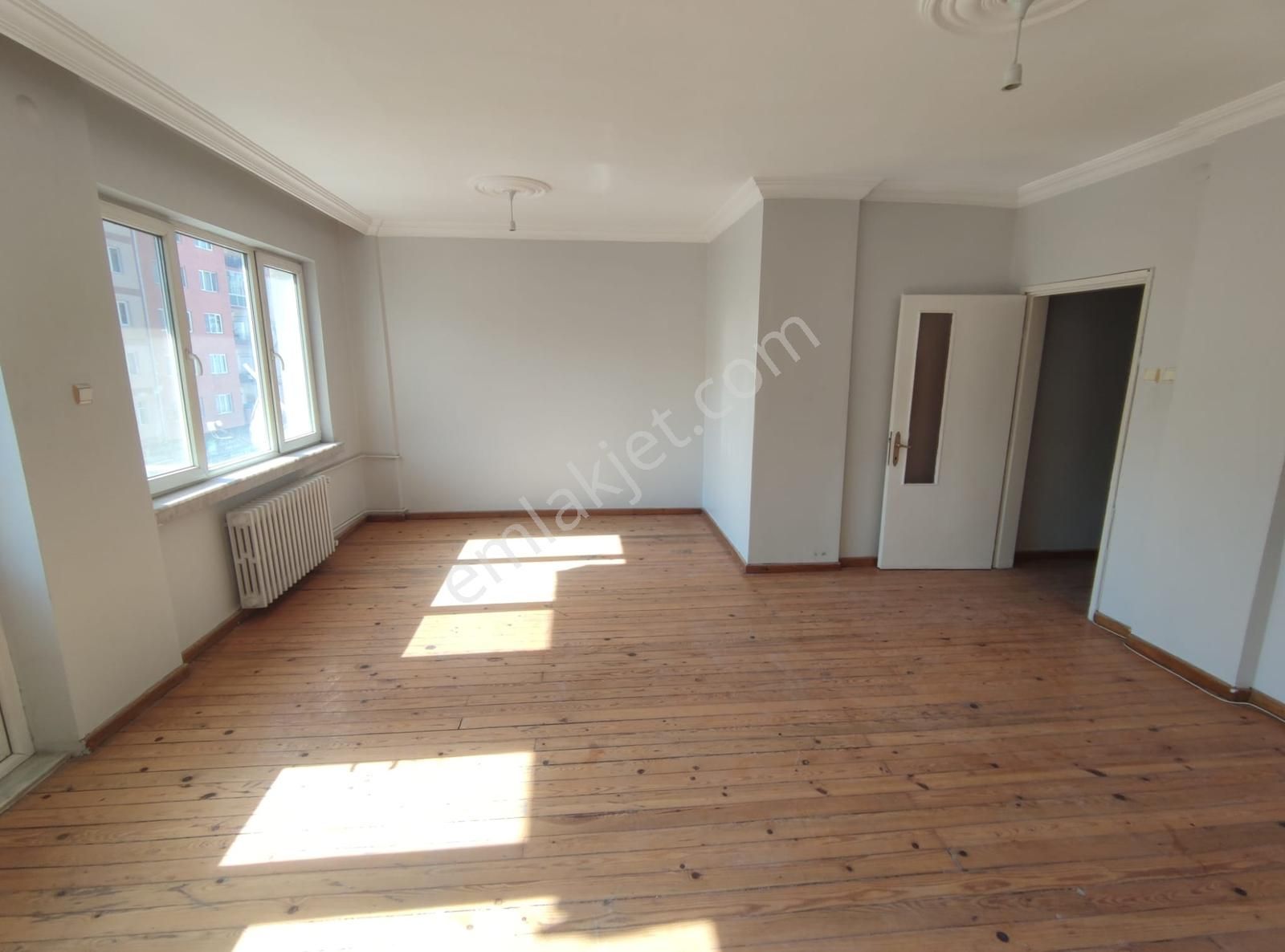 Kırmızıtoprak Taşköprü Cd. Çarşı Merkez Arakat Kiralık 2+1 Daire