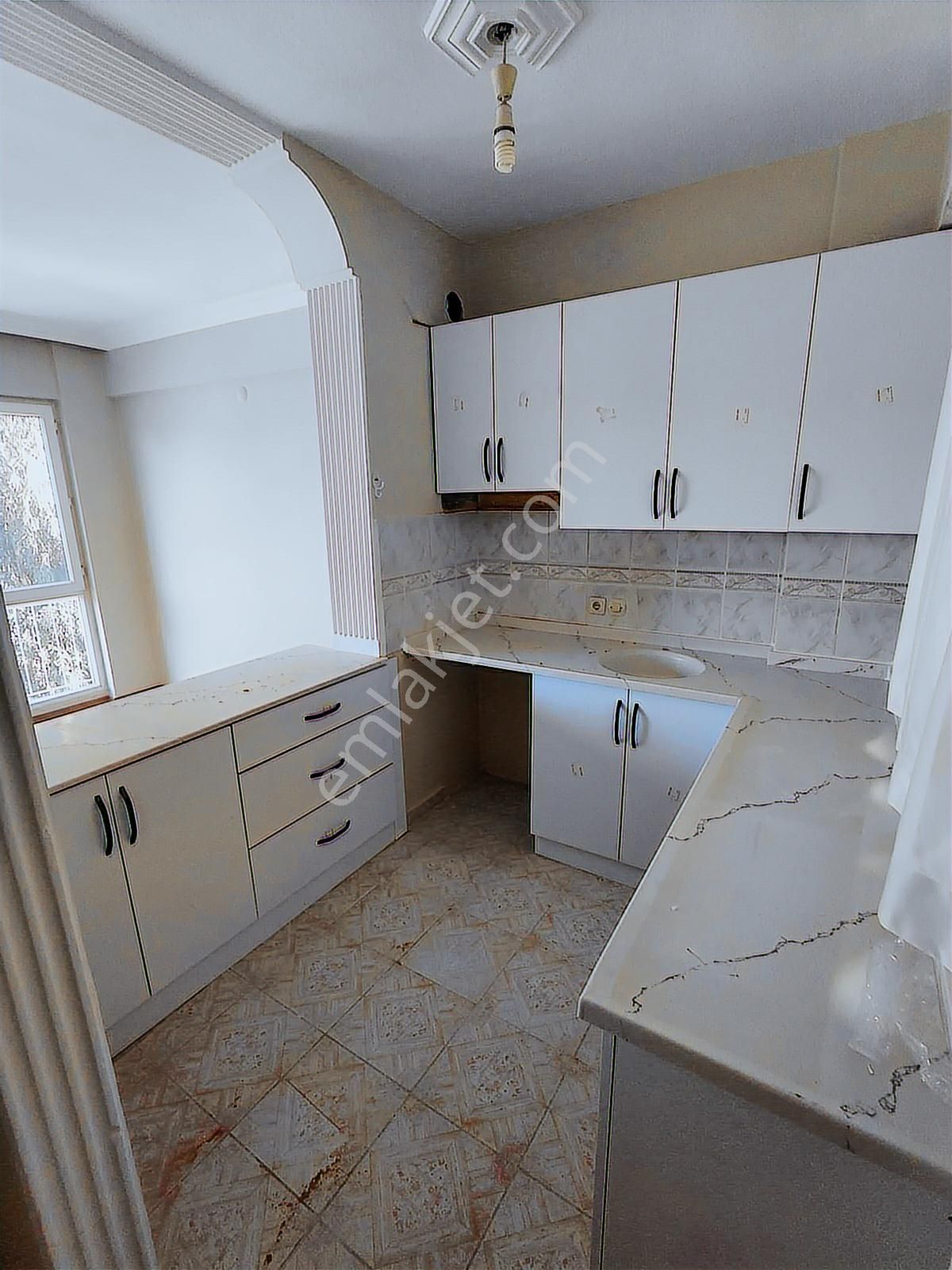 Aksoy Gazi Lisesi Karşısında| Önü Açık | Aydınlık | 3+1 Kiralık