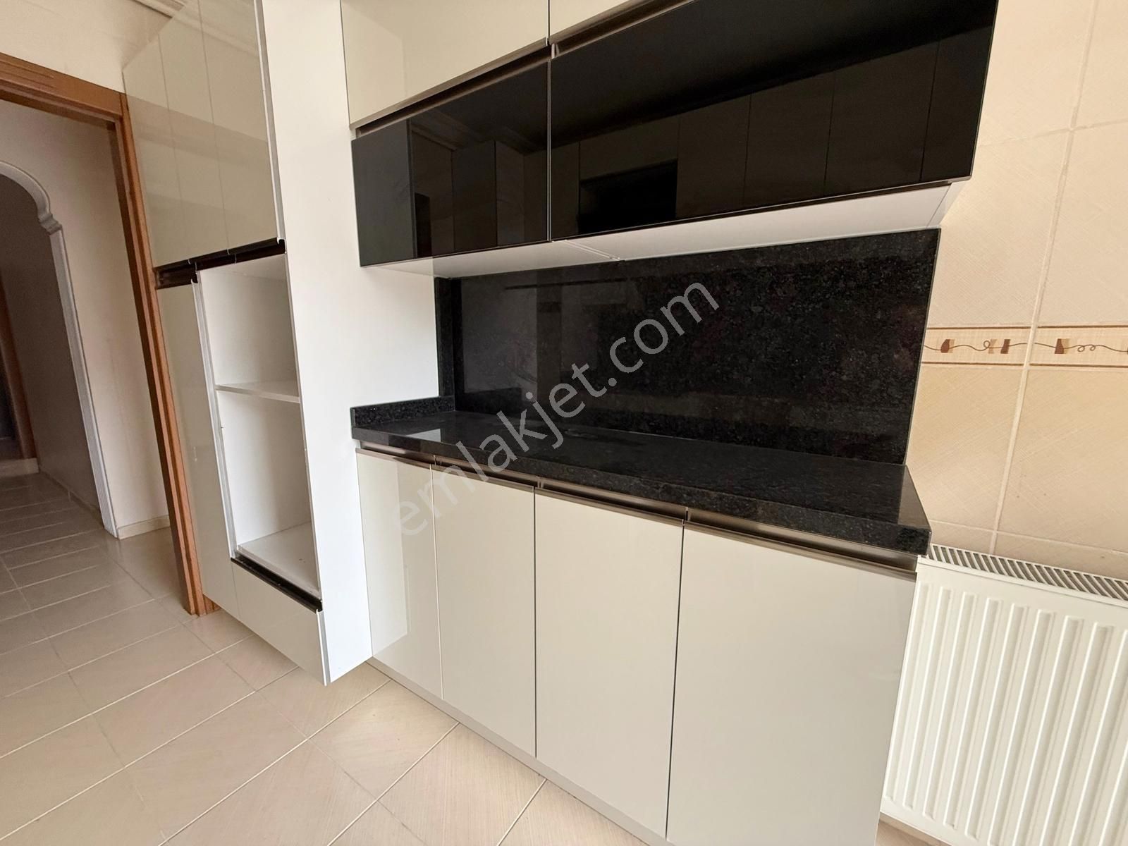 Mareşal Çakmak Mah.de Asansörlü 3+1 125m² Salon Bağımsız Daire - Görsel 13