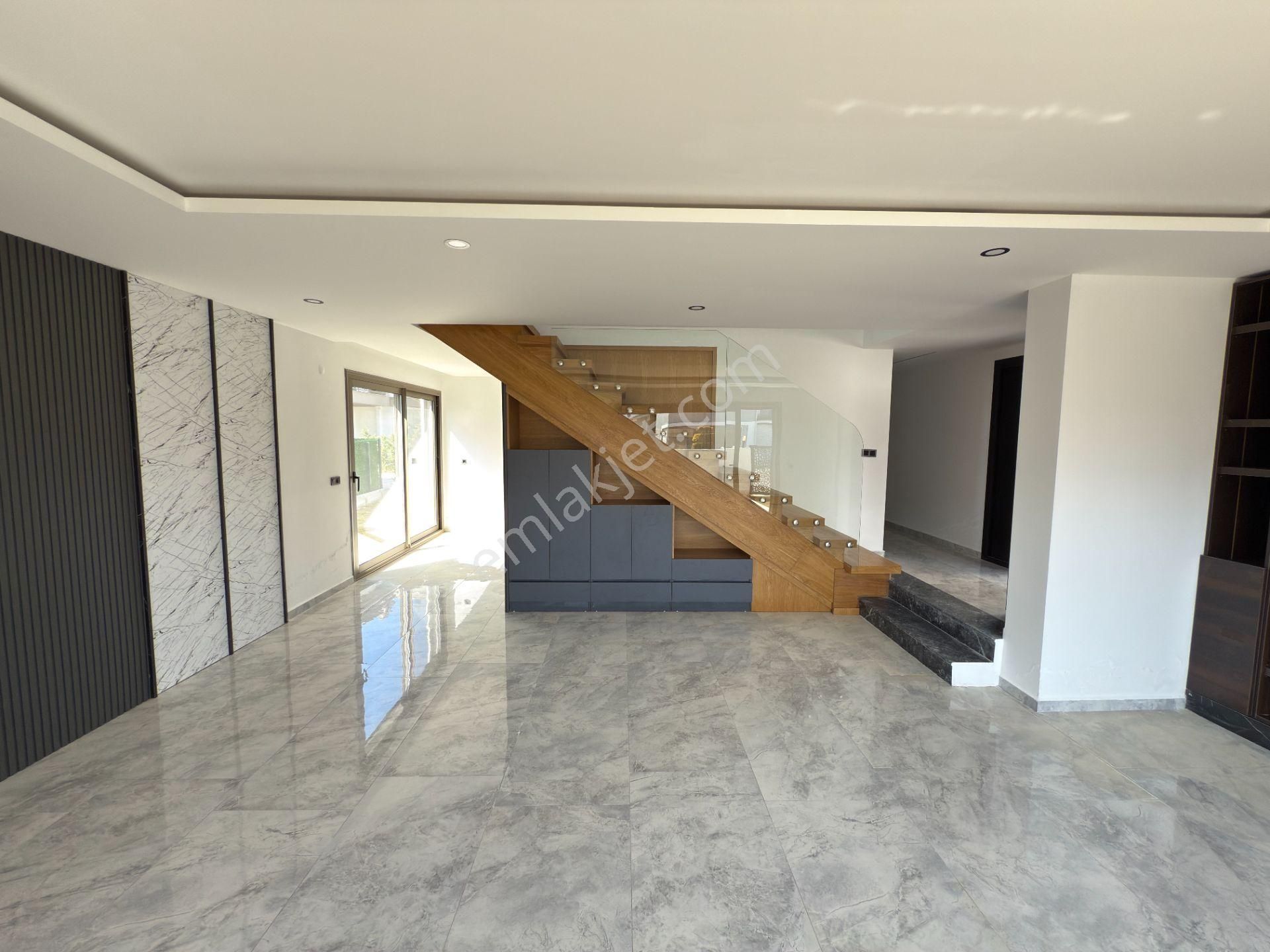 Kuşadası Satılık 4+1 Müstakil Villa - Görsel 12