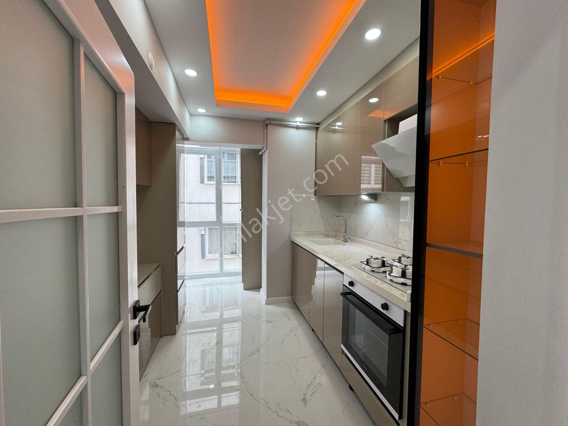 Mareşal Çakmak Mahallesinde 3+1 Ultra Lüks Yapılı Kiralık Daire - Görsel 3
