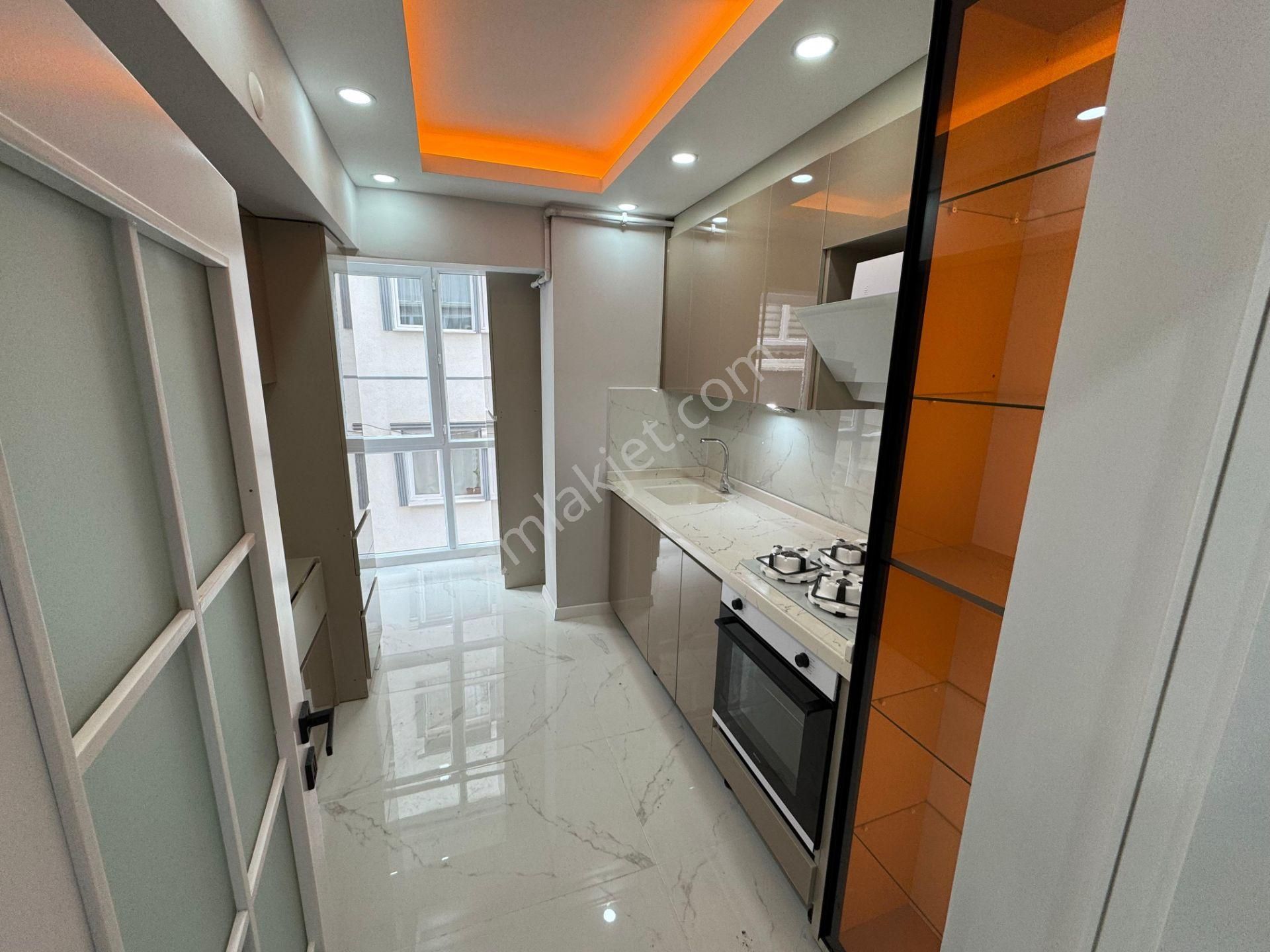 Mareşal Çakmak Mahallesinde 3+1 Ultra Lüks Yapılı Kiralık Daire