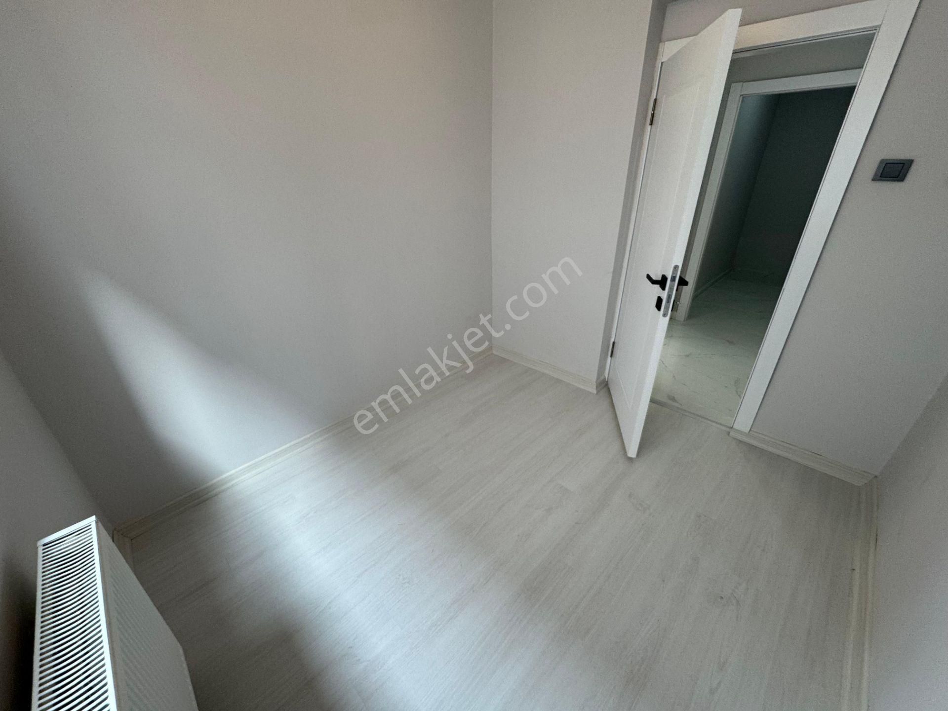 Mareşal Çakmak Mahallesinde 3+1 Ultra Lüks Yapılı Kiralık Daire - Görsel 18