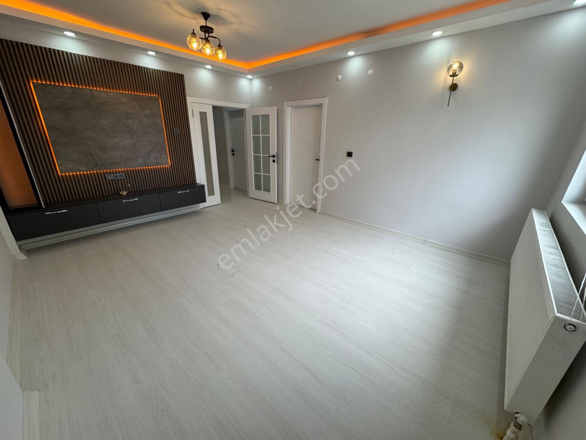 Mareşal Çakmak Mahallesinde 3+1 Ultra Lüks Yapılı Kiralık Daire - Görsel 6