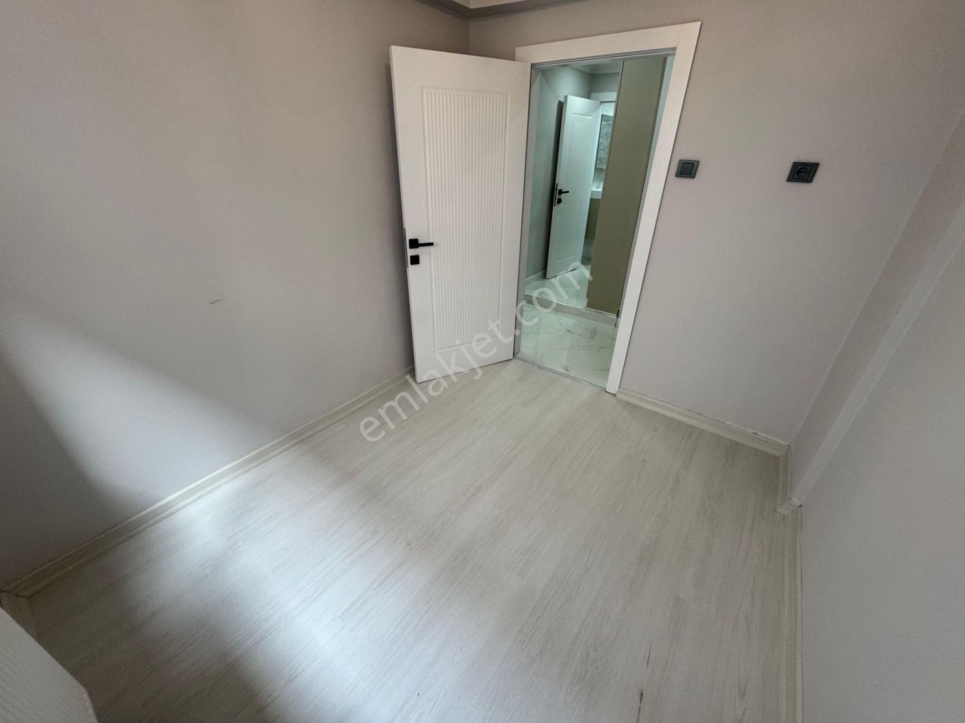 Mareşal Çakmak Mahallesinde 3+1 Ultra Lüks Yapılı Kiralık Daire - Görsel 14