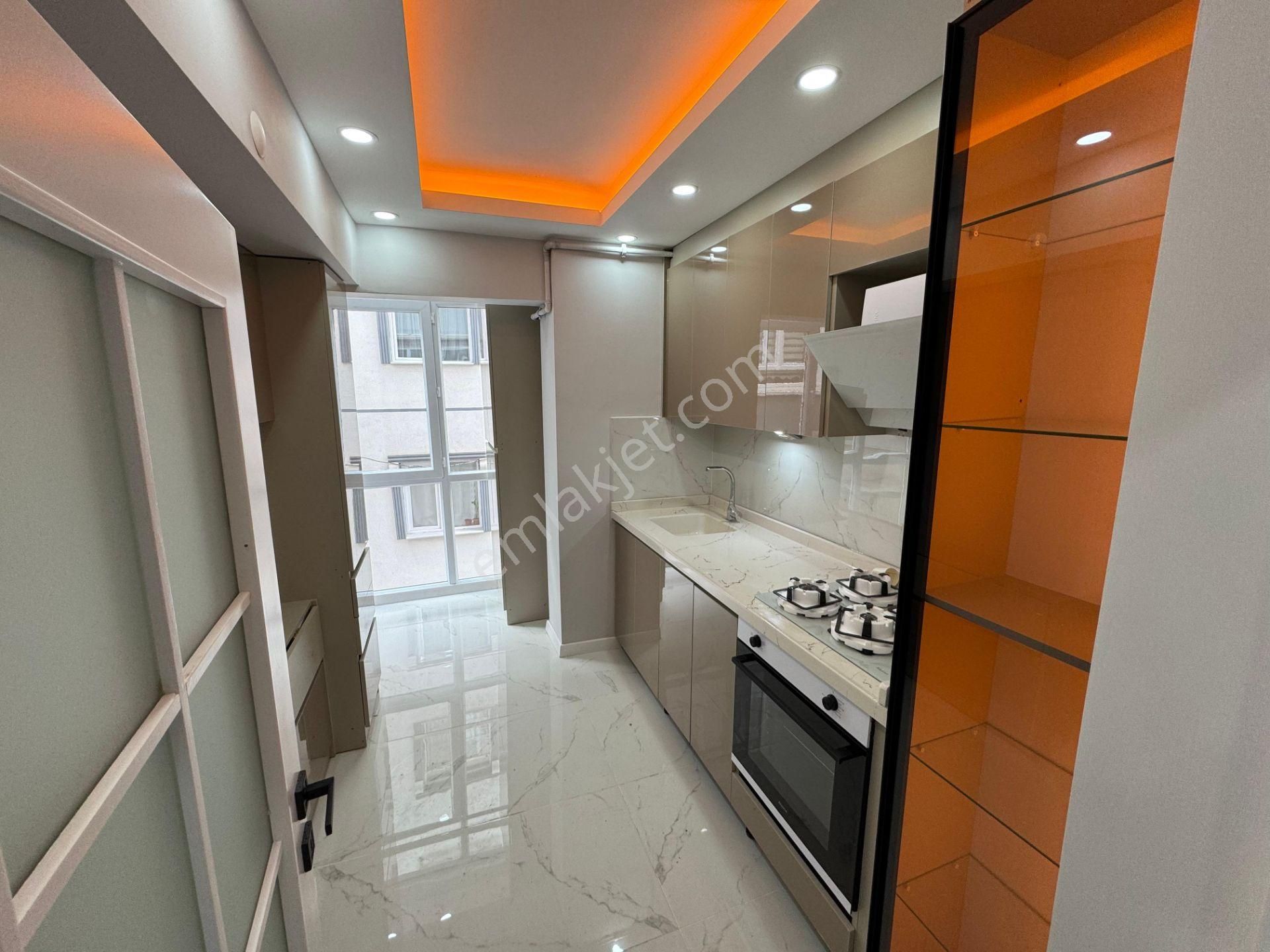 Mareşal Çakmak Mahallesinde 3+1 Ultra Lüks Yapılı Kiralık Daire - Görsel 2