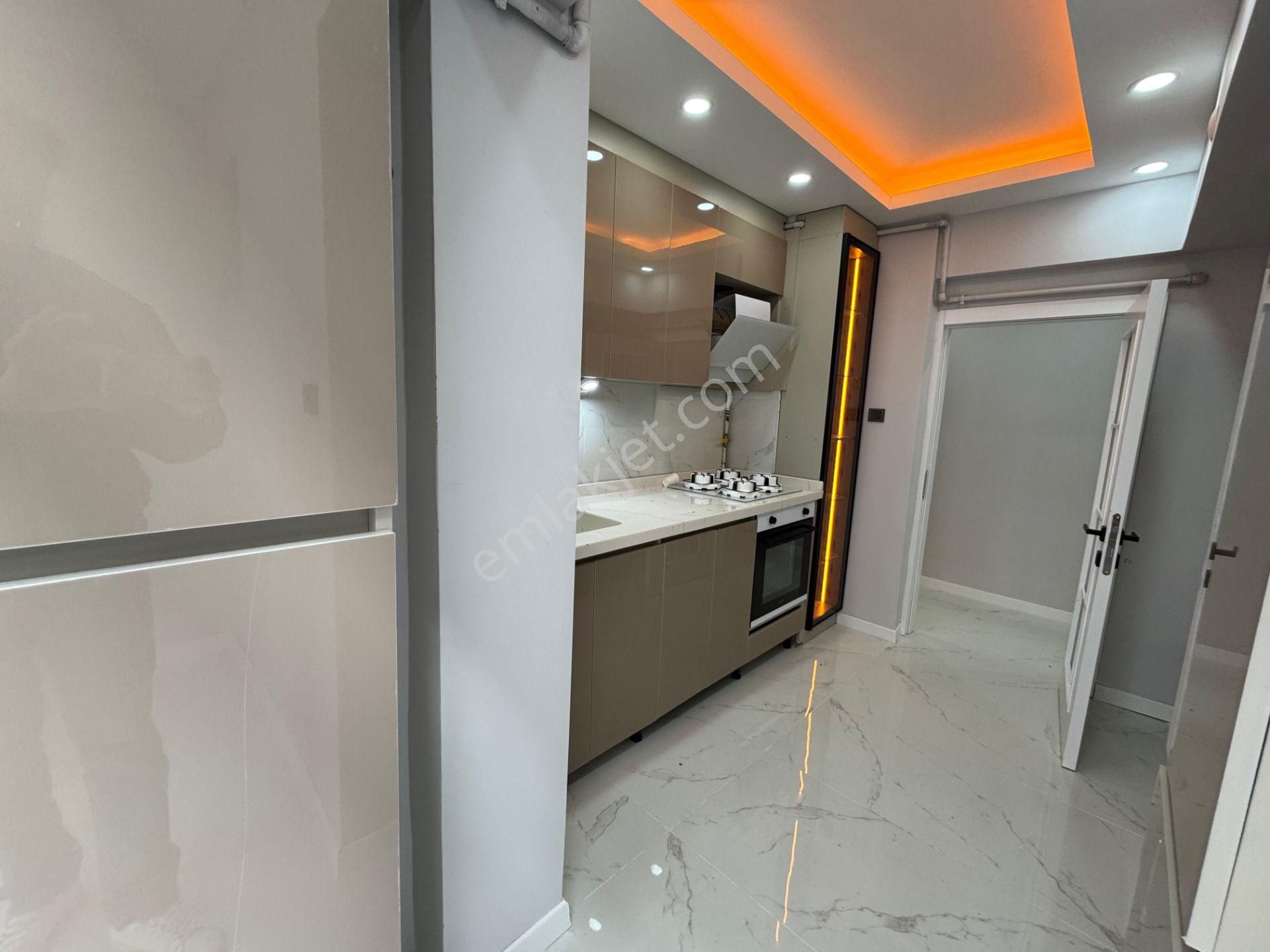 Mareşal Çakmak Mahallesinde 3+1 Ultra Lüks Yapılı Kiralık Daire - Görsel 4