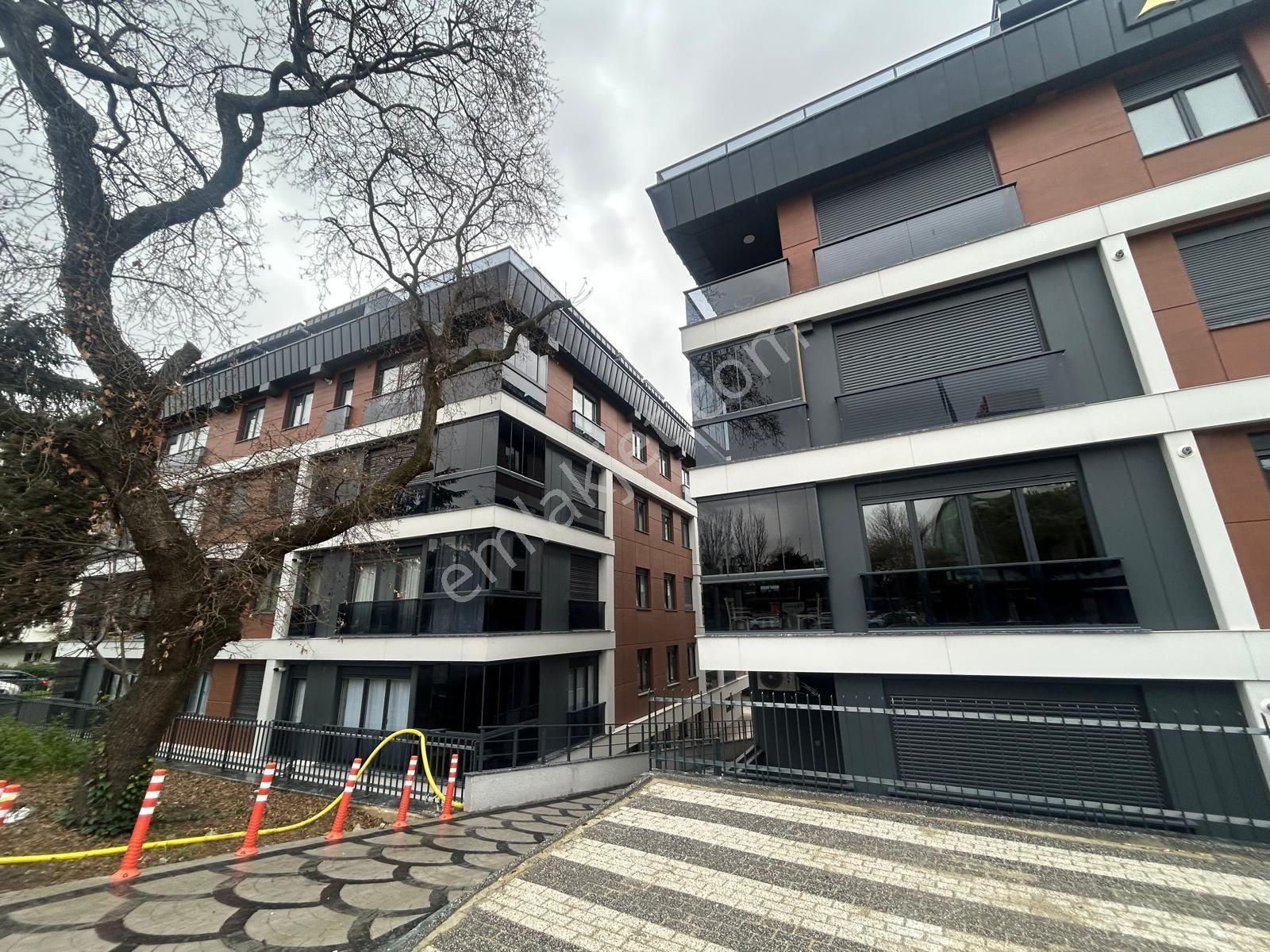 Üsküdar Altunizade'de 3+1 Net 110 M2 Bahçe Teras Satılık Daire