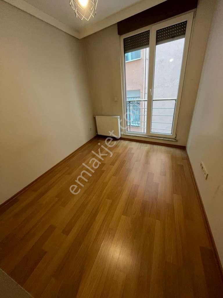 Kaçmazdan'küçükyalı 63de Ön Cephe Prestijli Binada Balkonlu 2+1 - Görsel 12