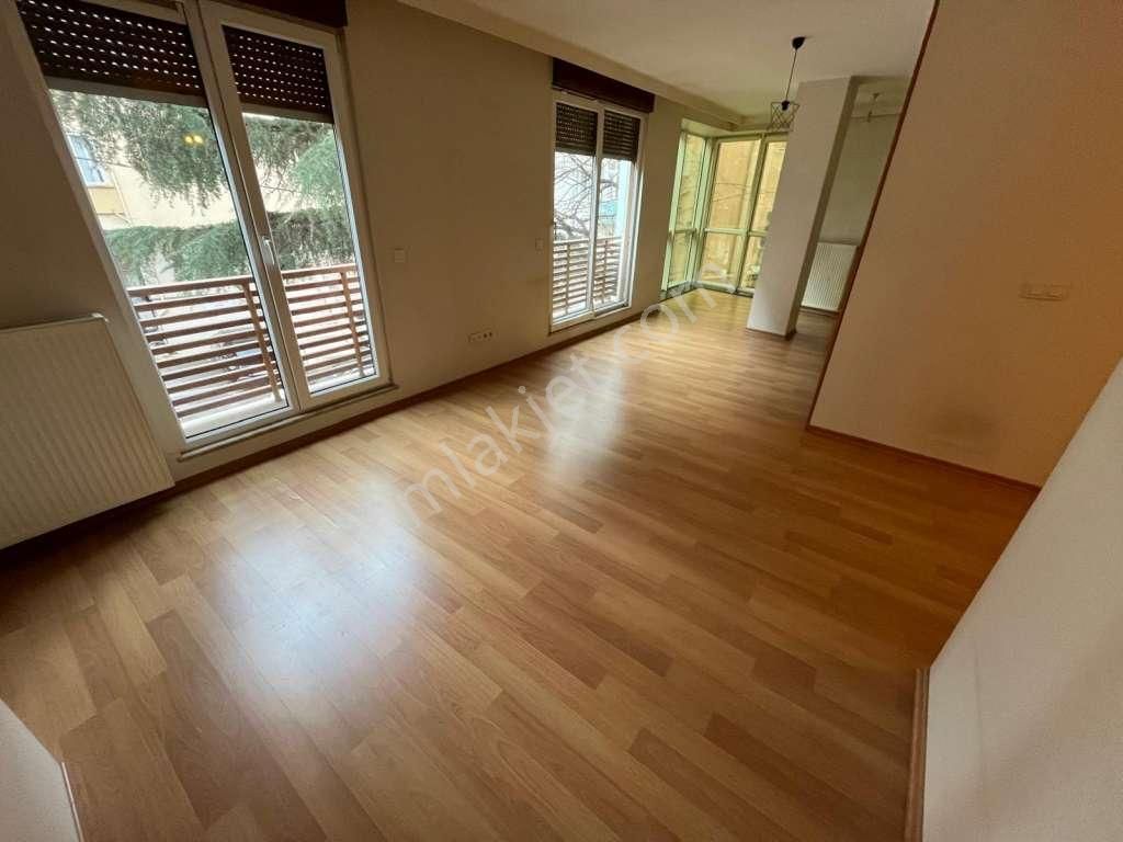 Kaçmazdan'küçükyalı 63de Ön Cephe Prestijli Binada Balkonlu 2+1