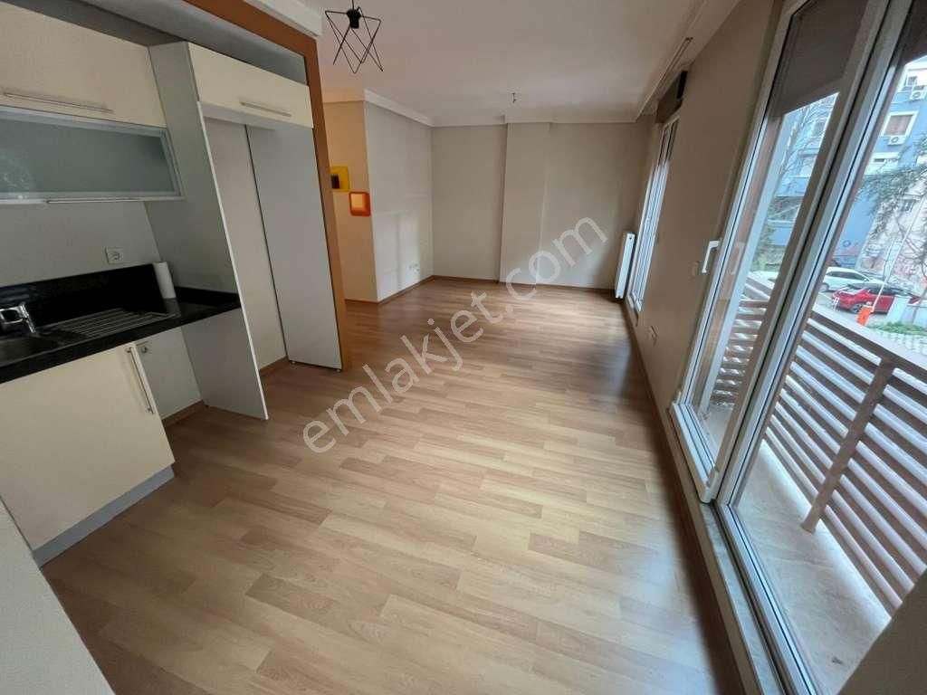 Kaçmazdan'küçükyalı 63de Ön Cephe Prestijli Binada Balkonlu 2+1 - Görsel 10
