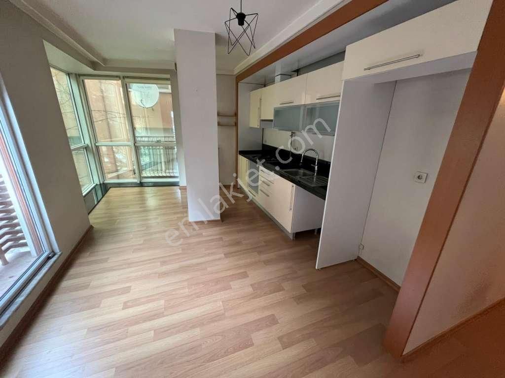 Kaçmazdan'küçükyalı 63de Ön Cephe Prestijli Binada Balkonlu 2+1 - Görsel 2
