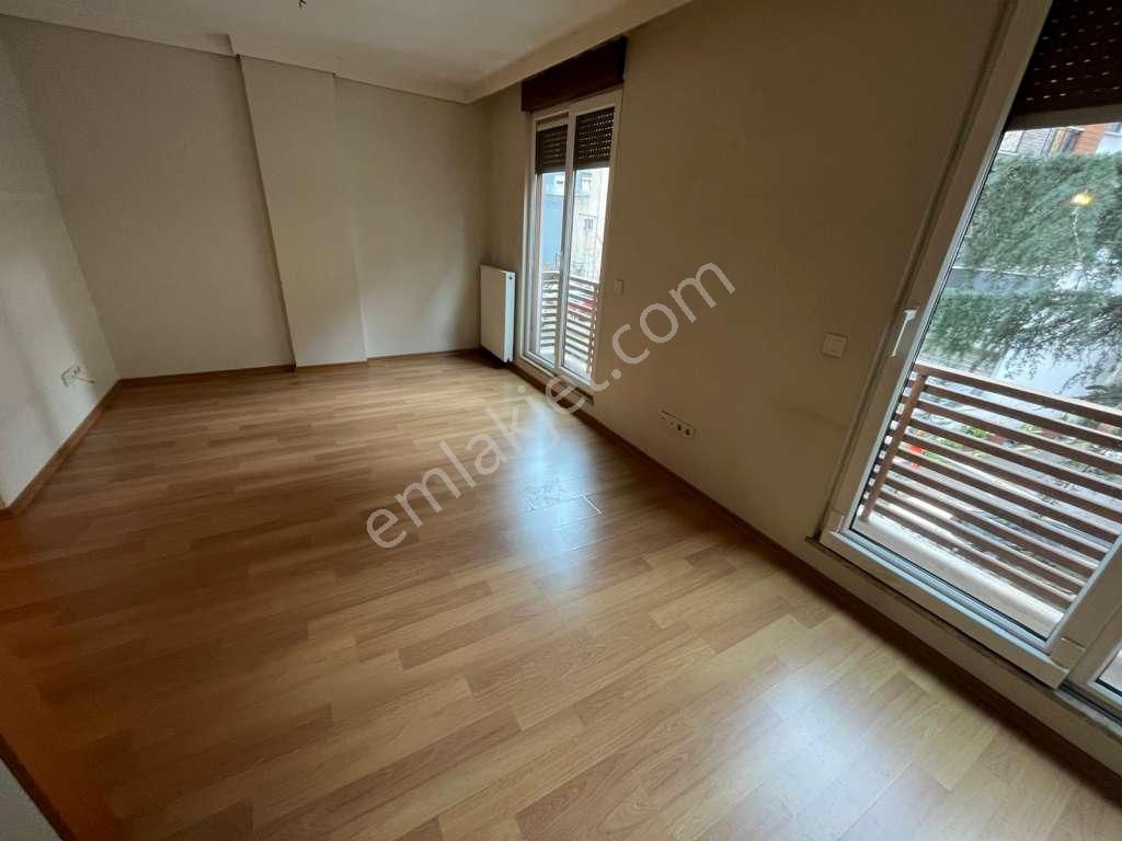 Kaçmazdan'küçükyalı 63de Ön Cephe Prestijli Binada Balkonlu 2+1 - Görsel 24