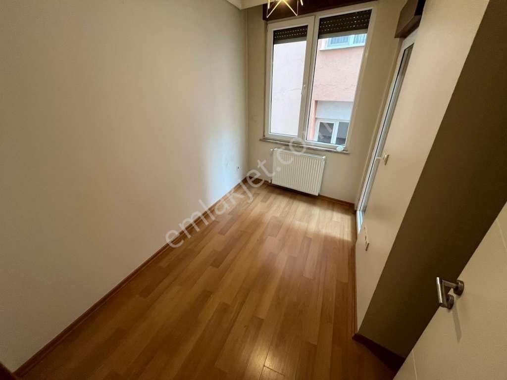 Kaçmazdan'küçükyalı 63de Ön Cephe Prestijli Binada Balkonlu 2+1 - Görsel 7