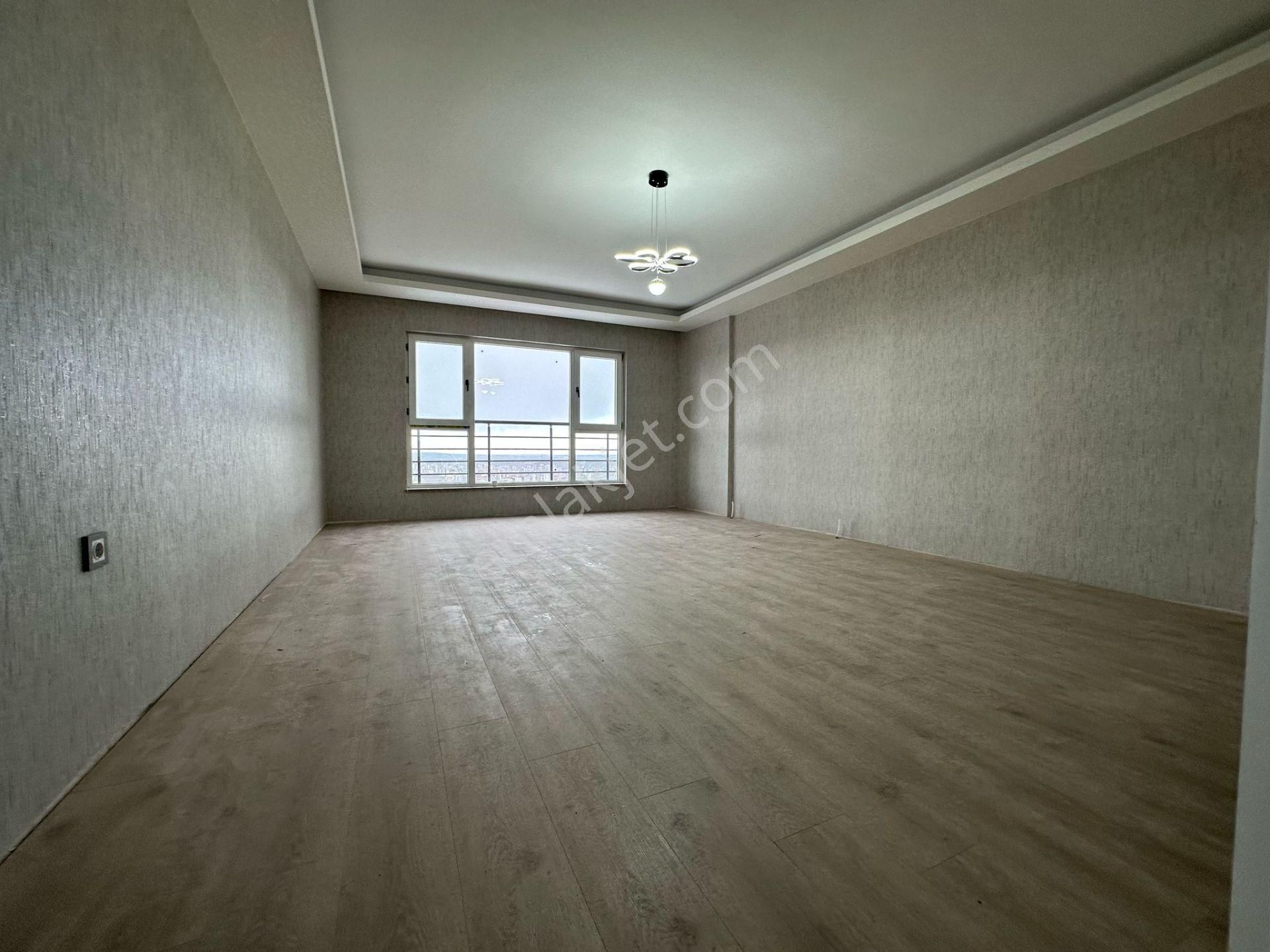 Pursaklar Mehmet Zengin Emlak'tan K.otoparklı, Teras Balkonlu, Ç.banyolu Ultra Lüks 10.kat 4+1 - Görsel 8