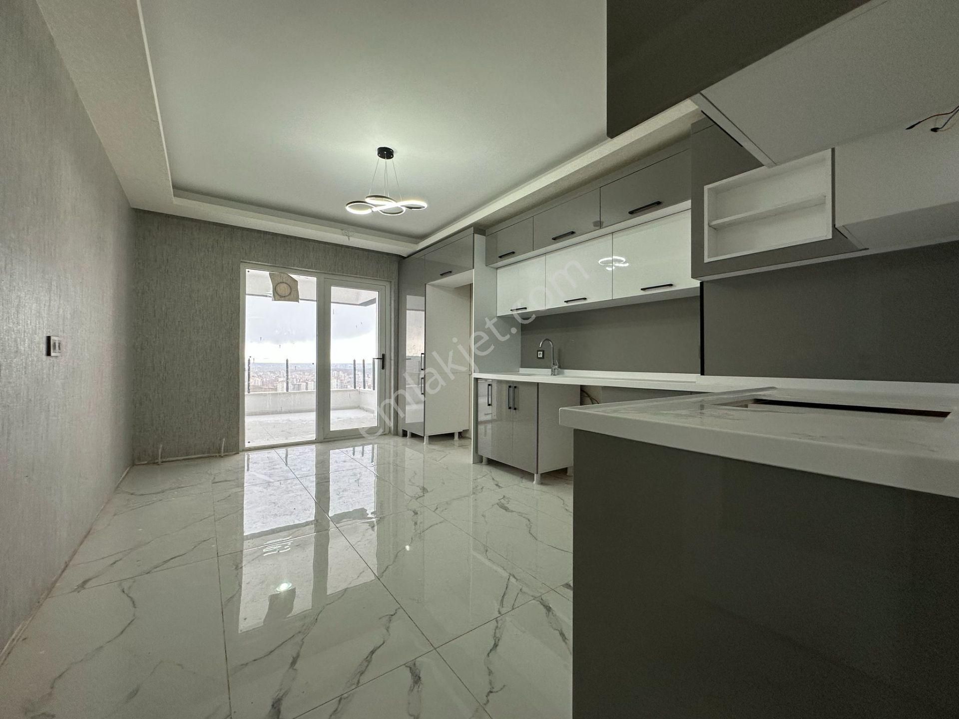 Pursaklar Mehmet Zengin Emlak'tan K.otoparklı, Teras Balkonlu, Ç.banyolu Ultra Lüks 10.kat 4+1 - Görsel 4