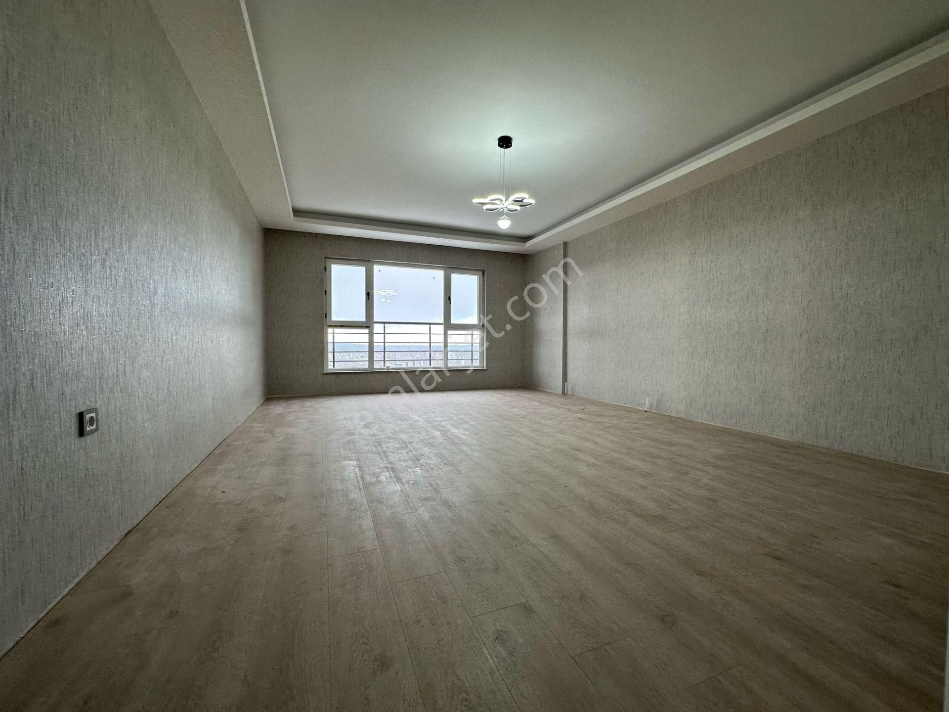 Pursaklar Mehmet Zengin Emlak'tan K.otoparklı, Teras Balkonlu, Ç.banyolu Ultra Lüks 10.kat 4+1 - Görsel 9