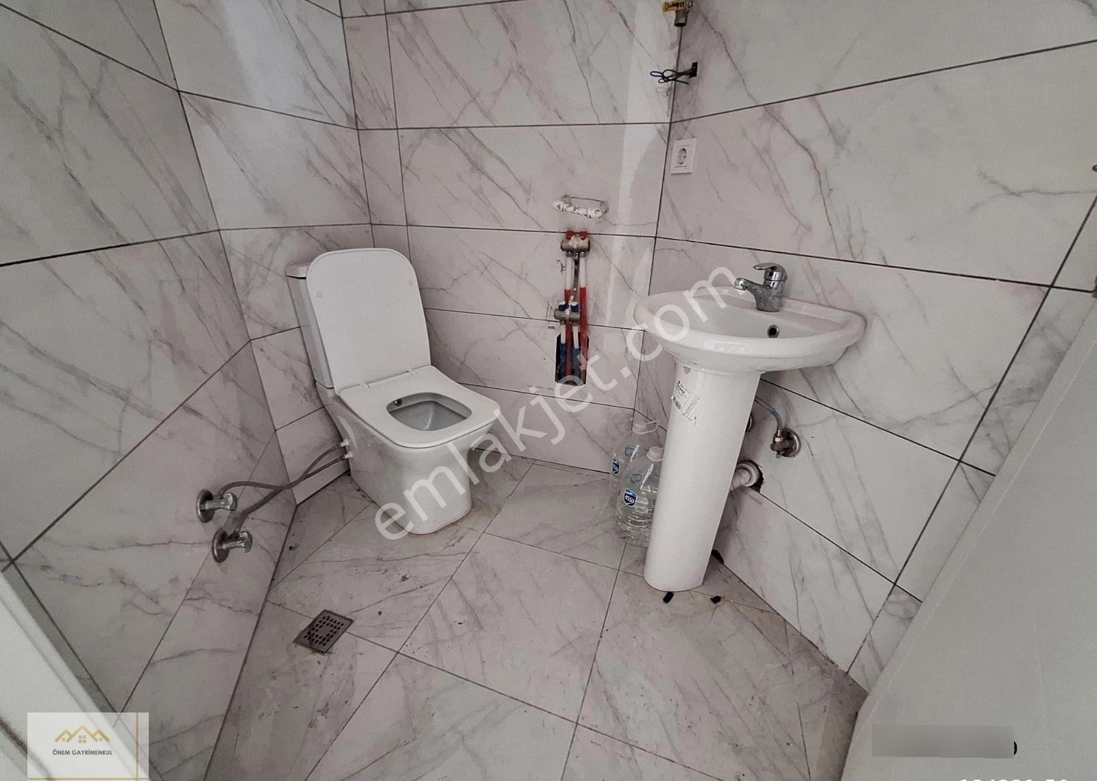 19 Mayıs Caddesi Üzerinde Prestijli Binada Satılık Dükkan - Görsel 11