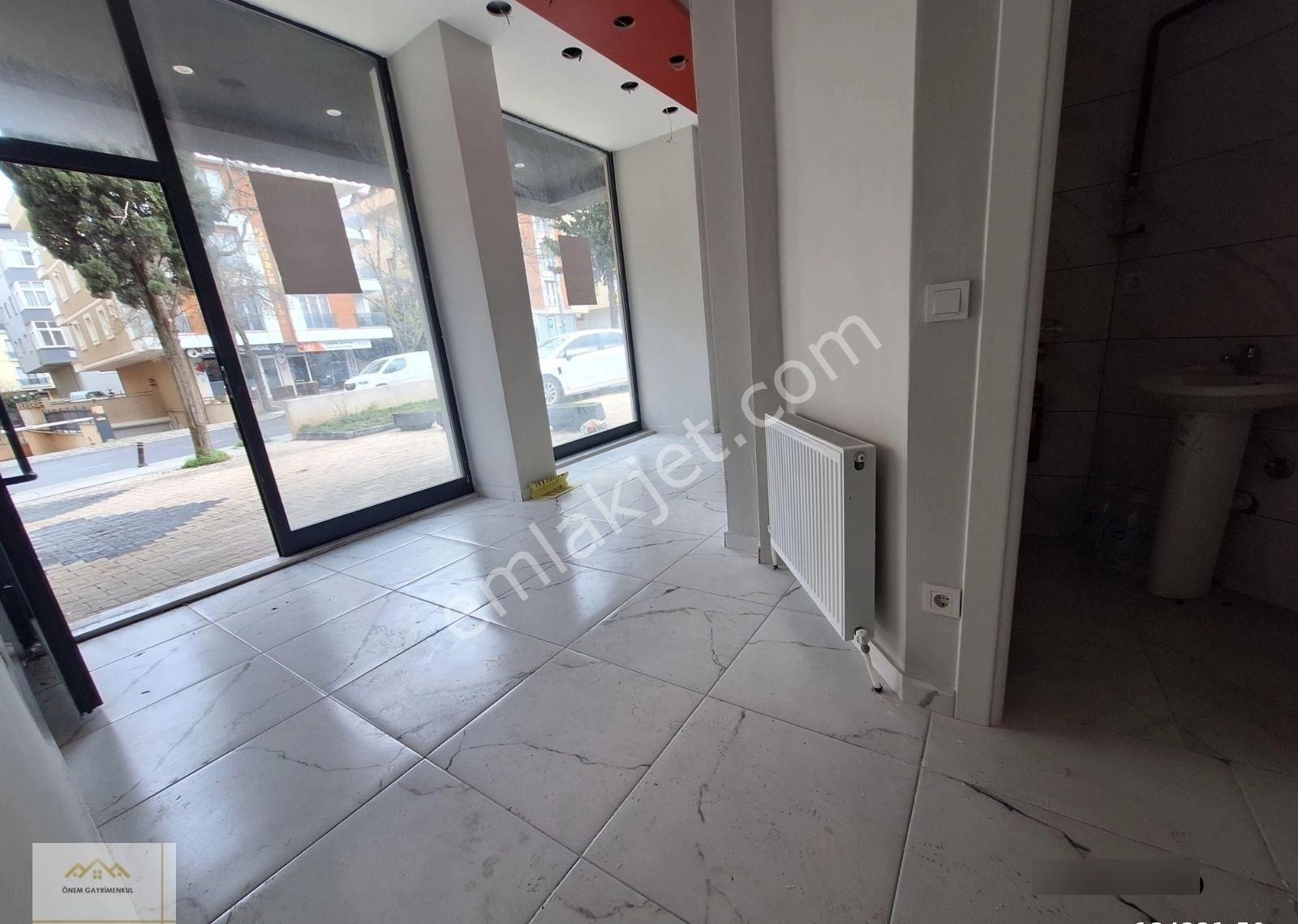 19 Mayıs Caddesi Üzerinde Prestijli Binada Satılık Dükkan - Görsel 7