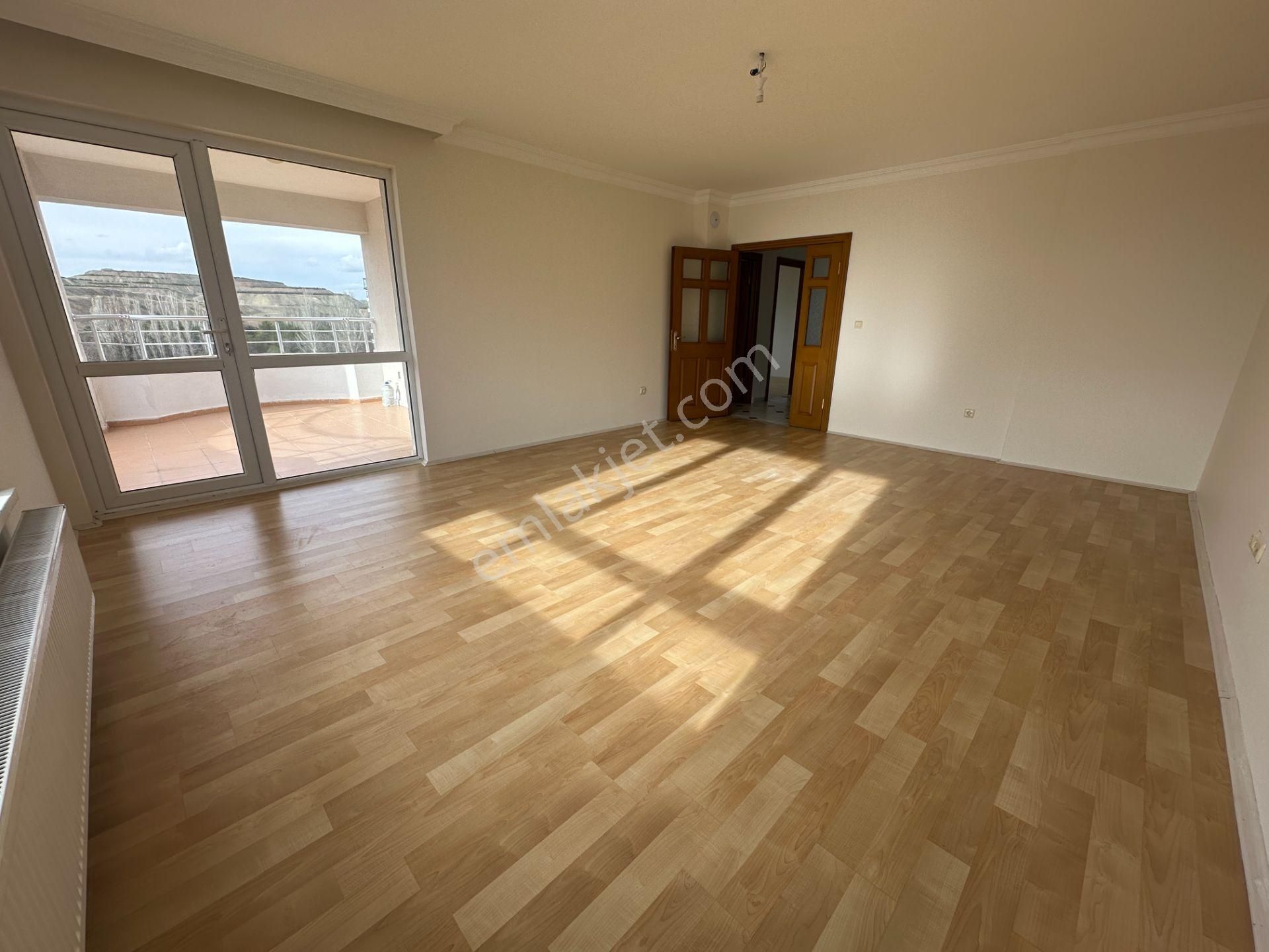 Cumhuriyet Mah 3+1 130m2 8.kat Ön Cephe Çığlık Sitesin'de Kiralık Daire - Görsel 4