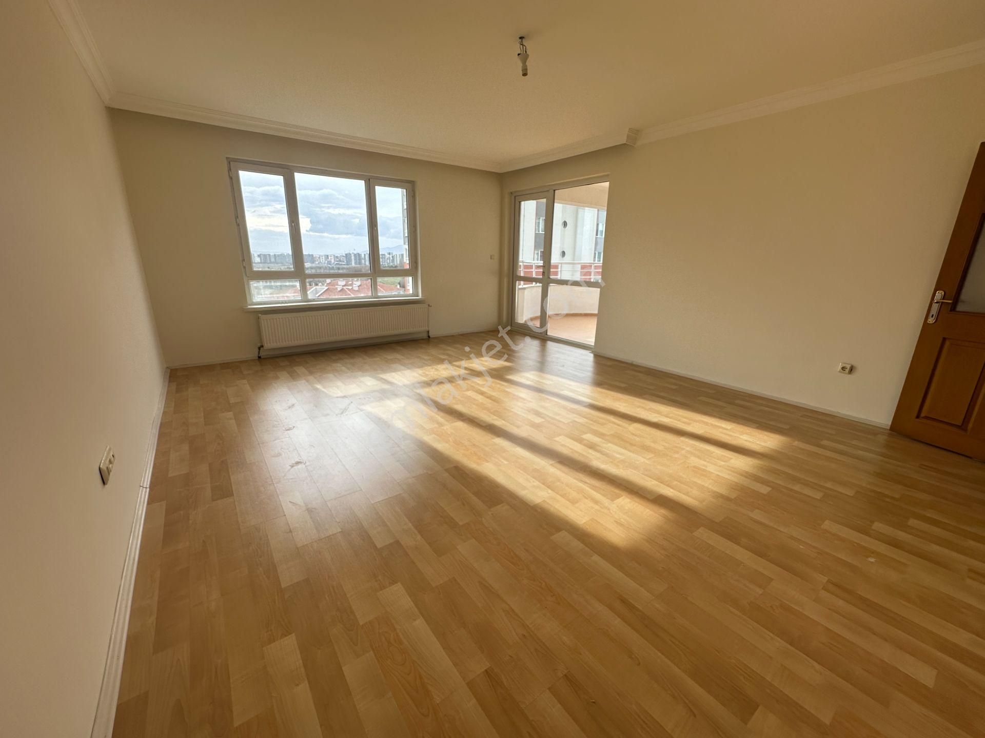 Cumhuriyet Mah 3+1 130m2 8.kat Ön Cephe Çığlık Sitesin'de Kiralık Daire - Görsel 3