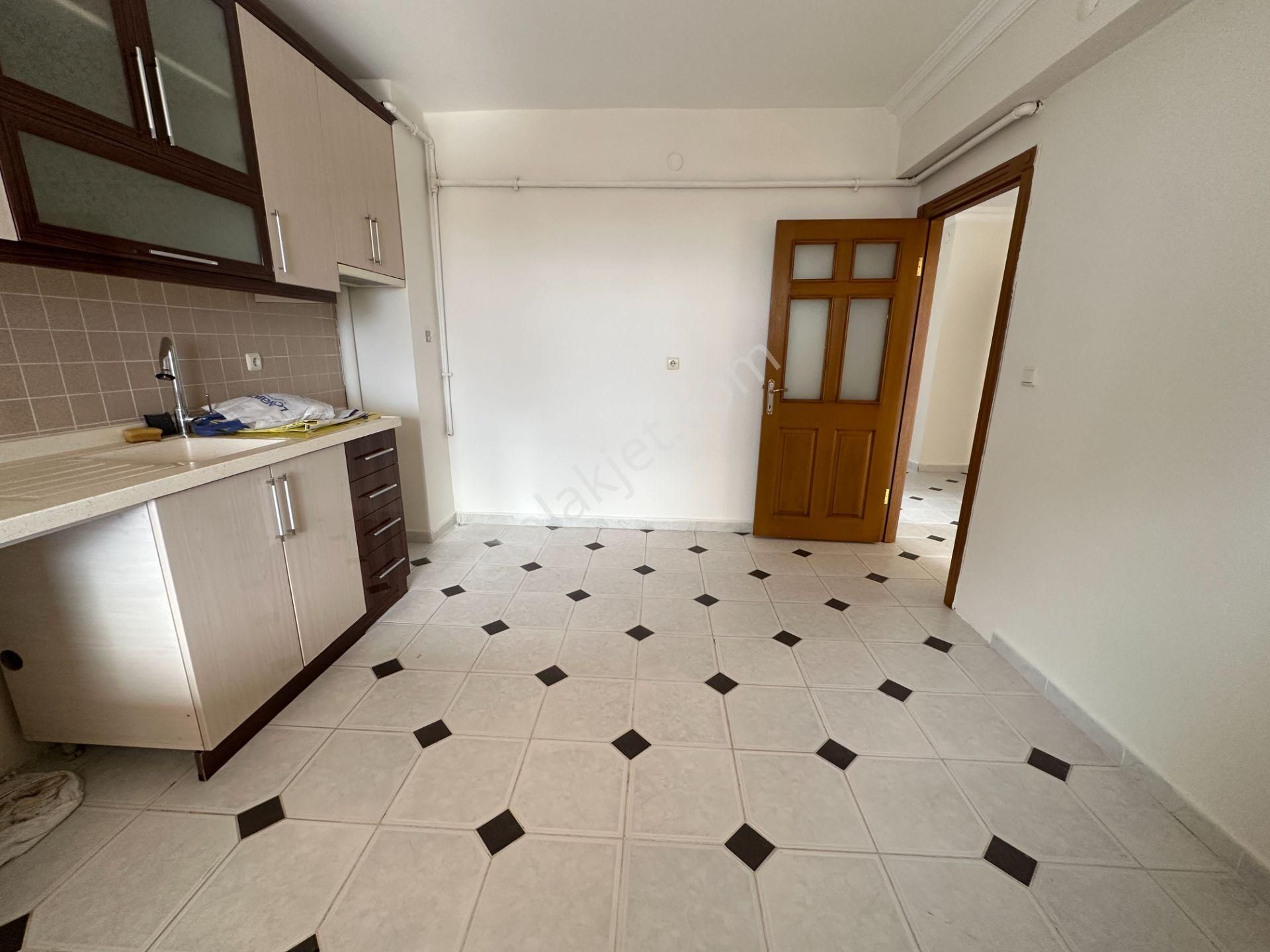 Cumhuriyet Mah 3+1 130m2 8.kat Ön Cephe Çığlık Sitesin'de Kiralık Daire - Görsel 11