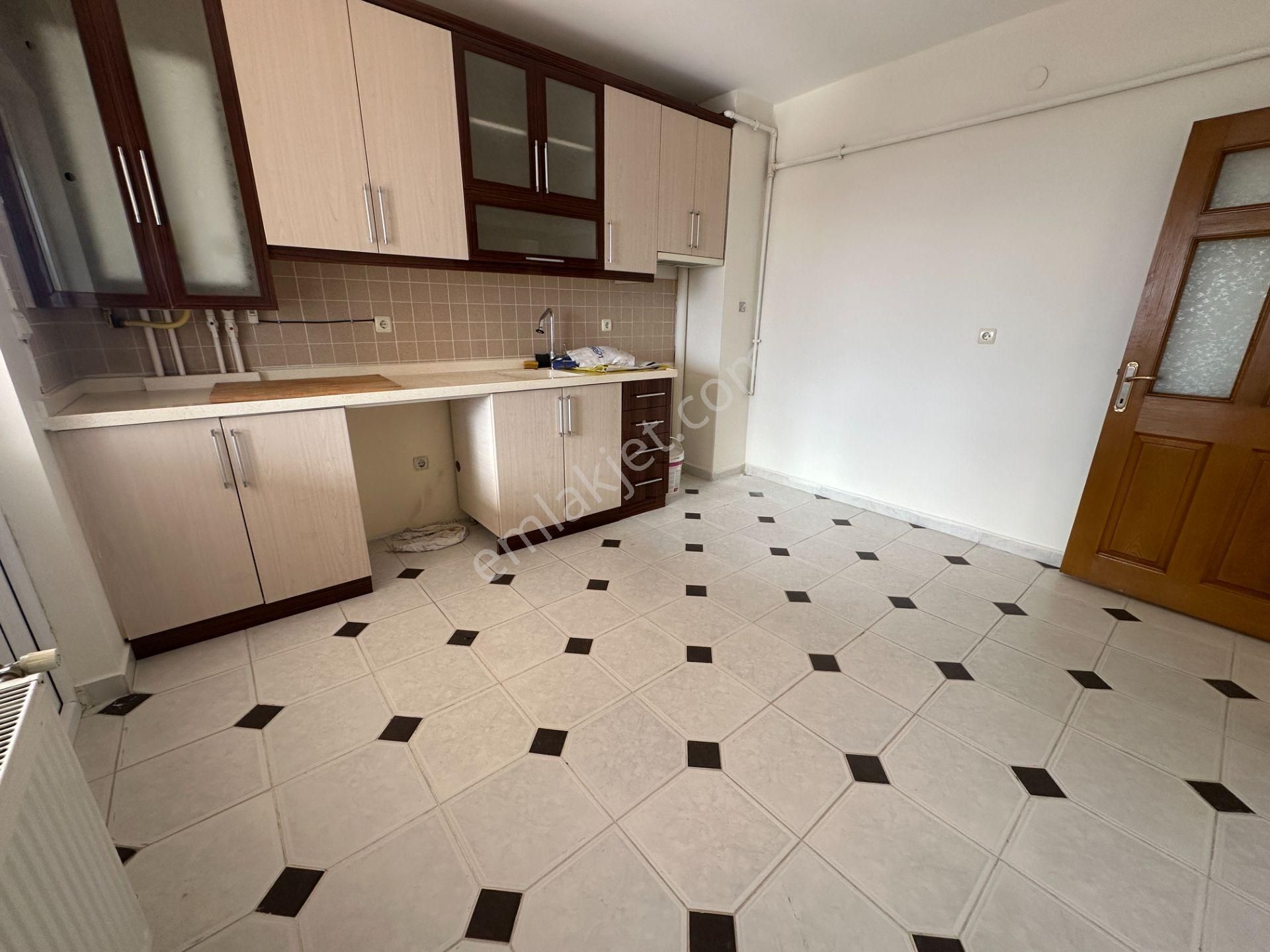 Cumhuriyet Mah 3+1 130m2 8.kat Ön Cephe Çığlık Sitesin'de Kiralık Daire - Görsel 10