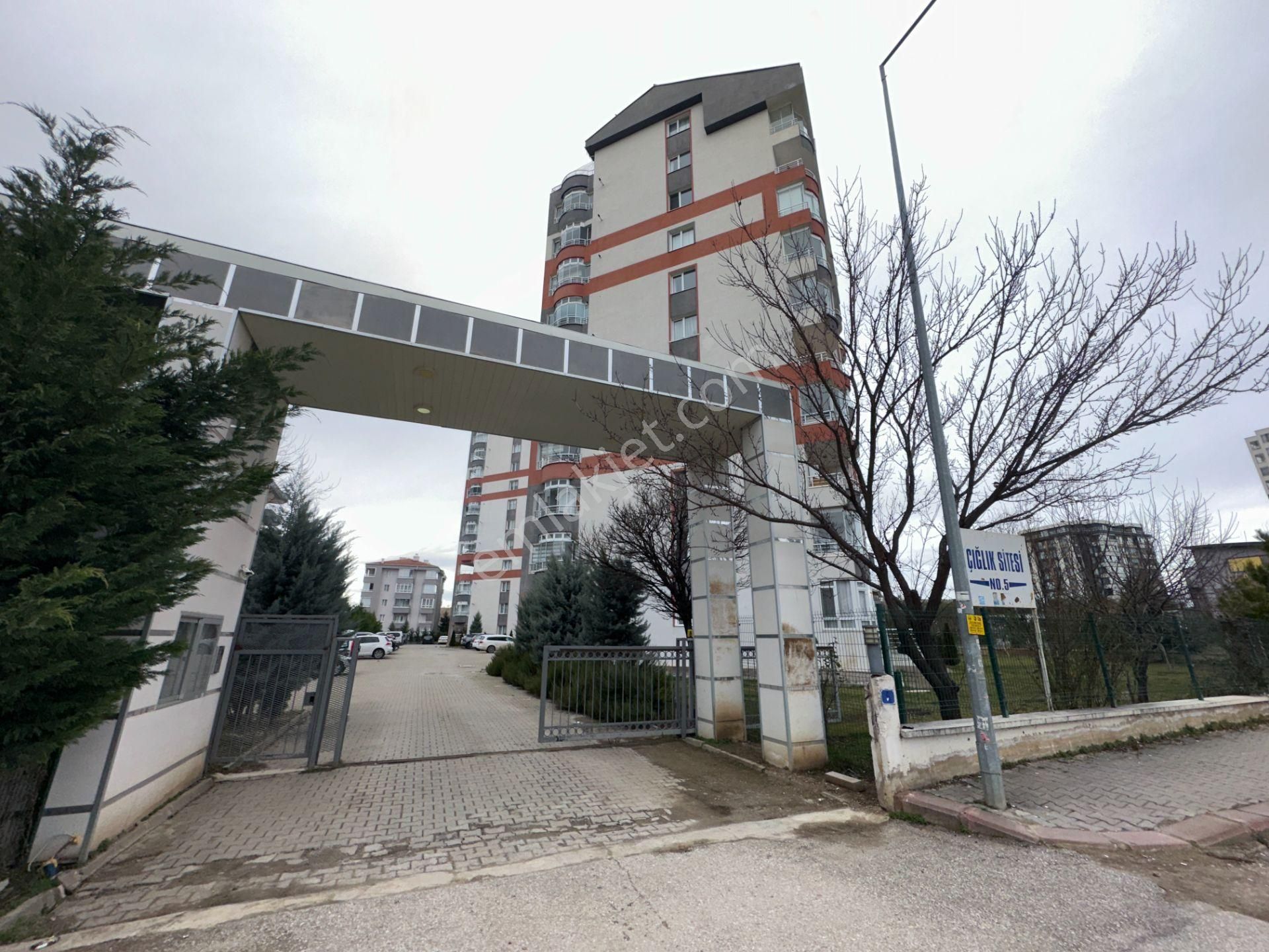 Cumhuriyet Mah 3+1 130m2 8.kat Ön Cephe Çığlık Sitesin'de Kiralık Daire - Görsel 35