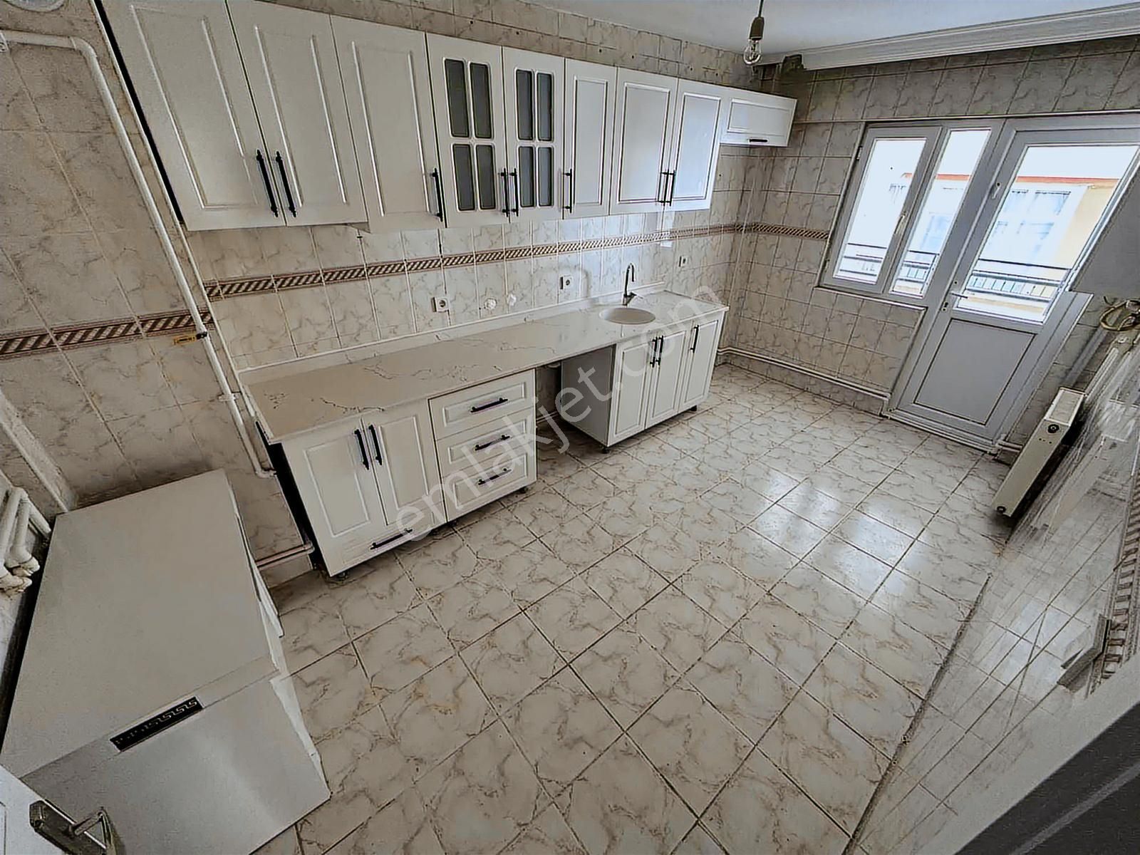 Kılıçsoy'dan Cadde Üzeri Kayalar Parkı Yakını 3 Balkonlu 3+1 - Görsel 35