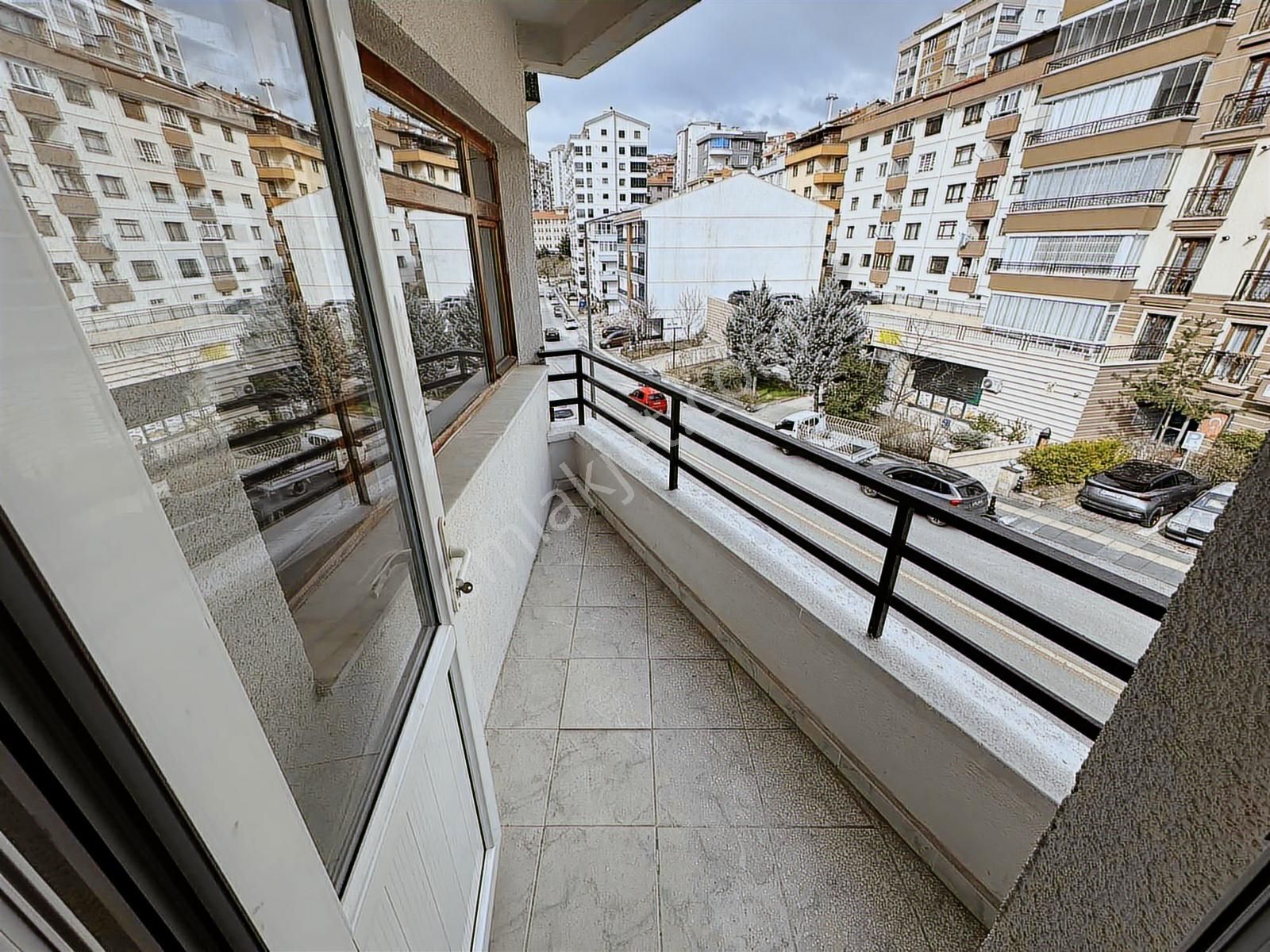 Kılıçsoy'dan Cadde Üzeri Kayalar Parkı Yakını 3 Balkonlu 3+1 - Görsel 28