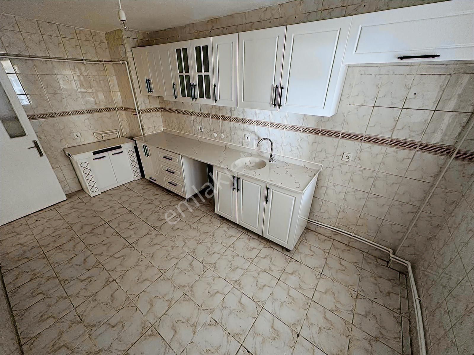 Kılıçsoy'dan Cadde Üzeri Kayalar Parkı Yakını 3 Balkonlu 3+1 - Görsel 16