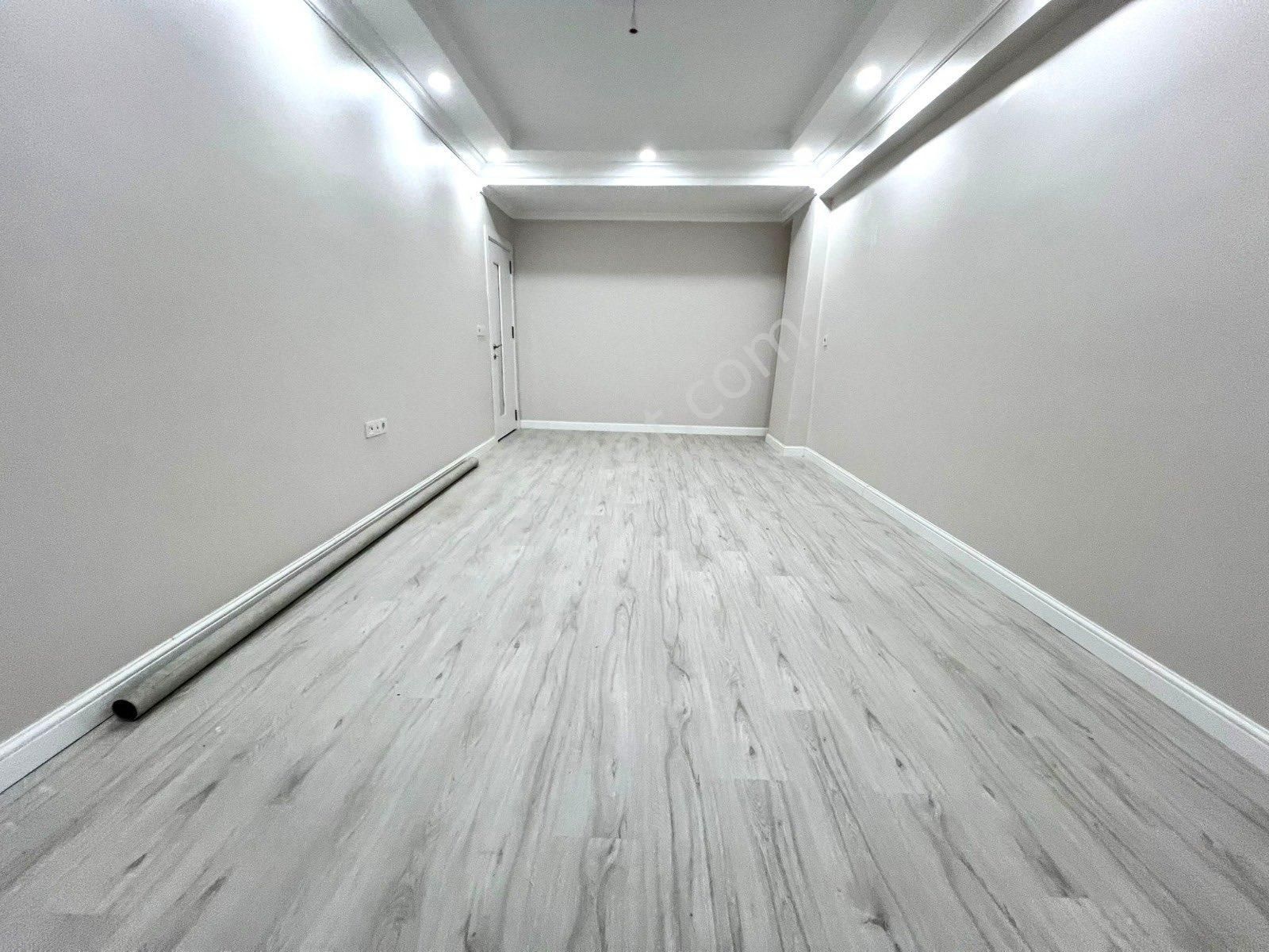 İmren Gayrimenkulden Satılık Sefaköy Merkezde 1+1 70 M2 Balkonlu Yüksek Giriş - Görsel 4