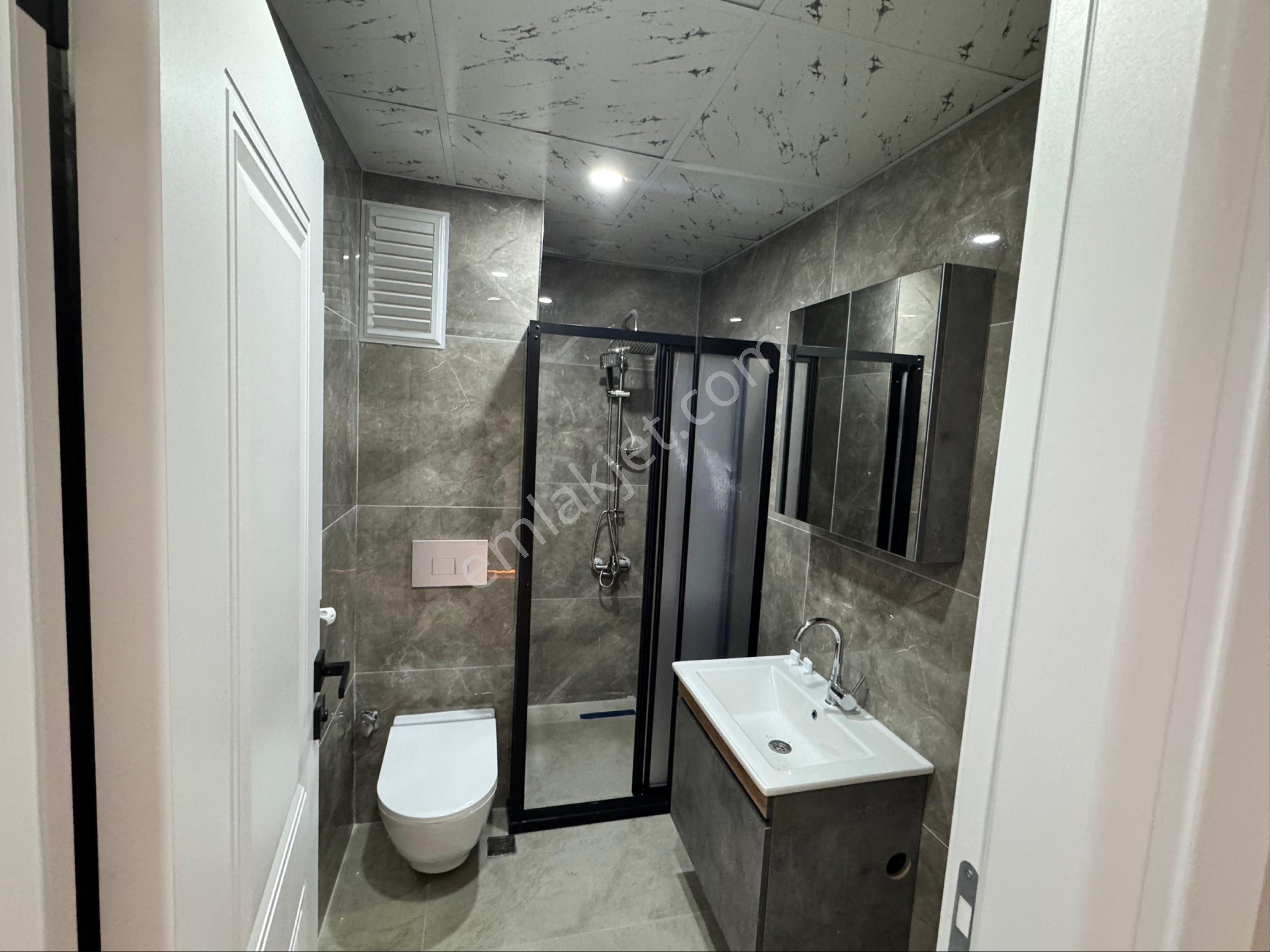 Remax Land'dan Cengiz Topel Caddesinde Kıralık 1+1 Sıfır Daire