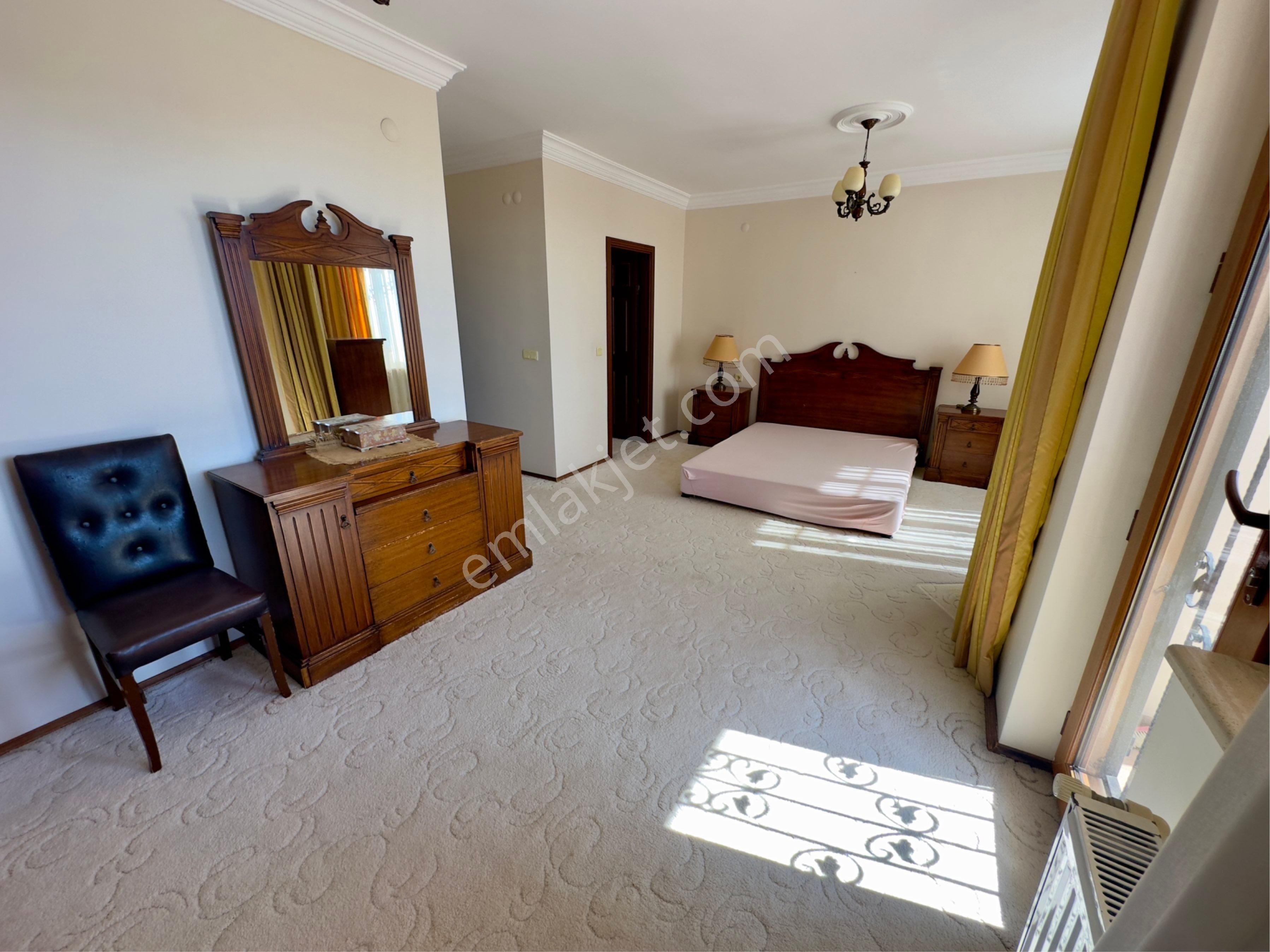 Kuşadası Marinada Satılık 5+2 Villa - Görsel 16