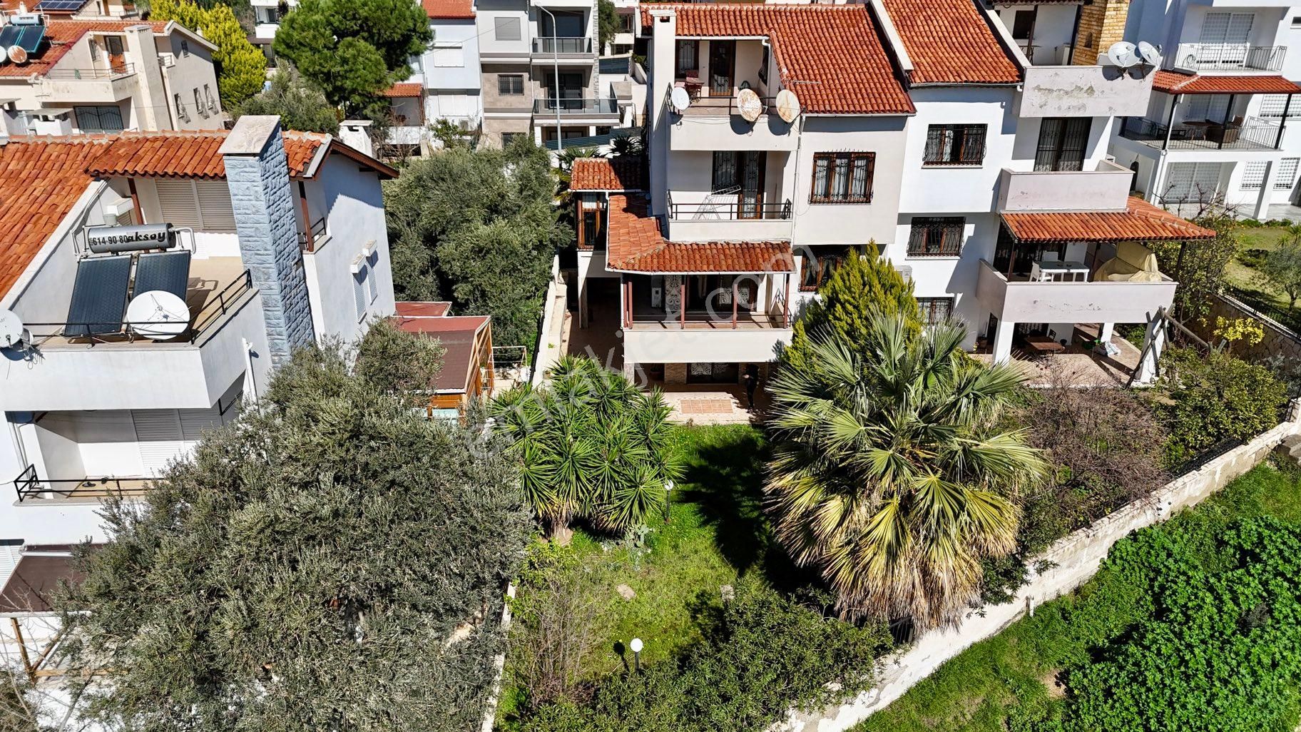 Kuşadası Marinada Satılık 5+2 Villa