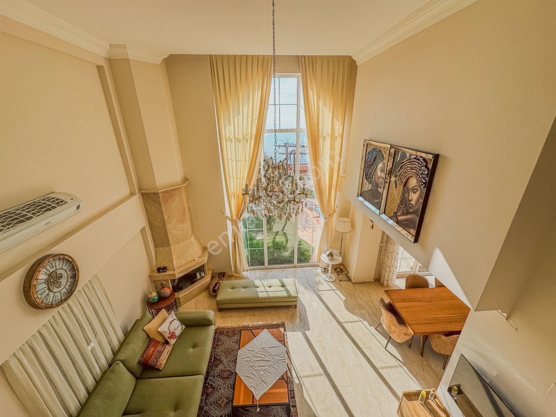 Alanya Tepe’de Muhteşem Manzaralı Havuzlu 4+1 Lüks Villa - Görsel 13